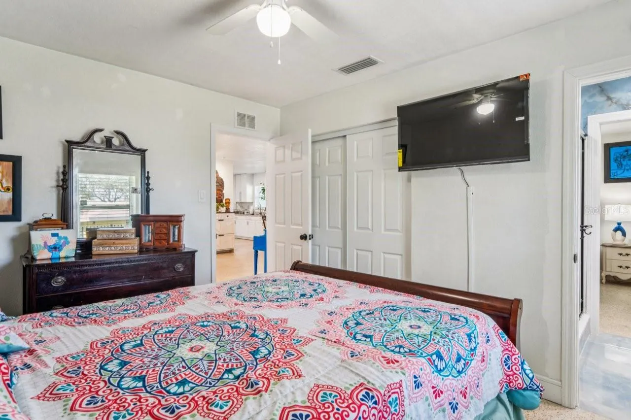 1044 SAVOY CT