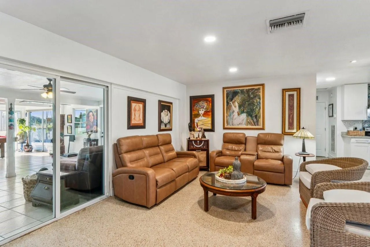1044 SAVOY CT