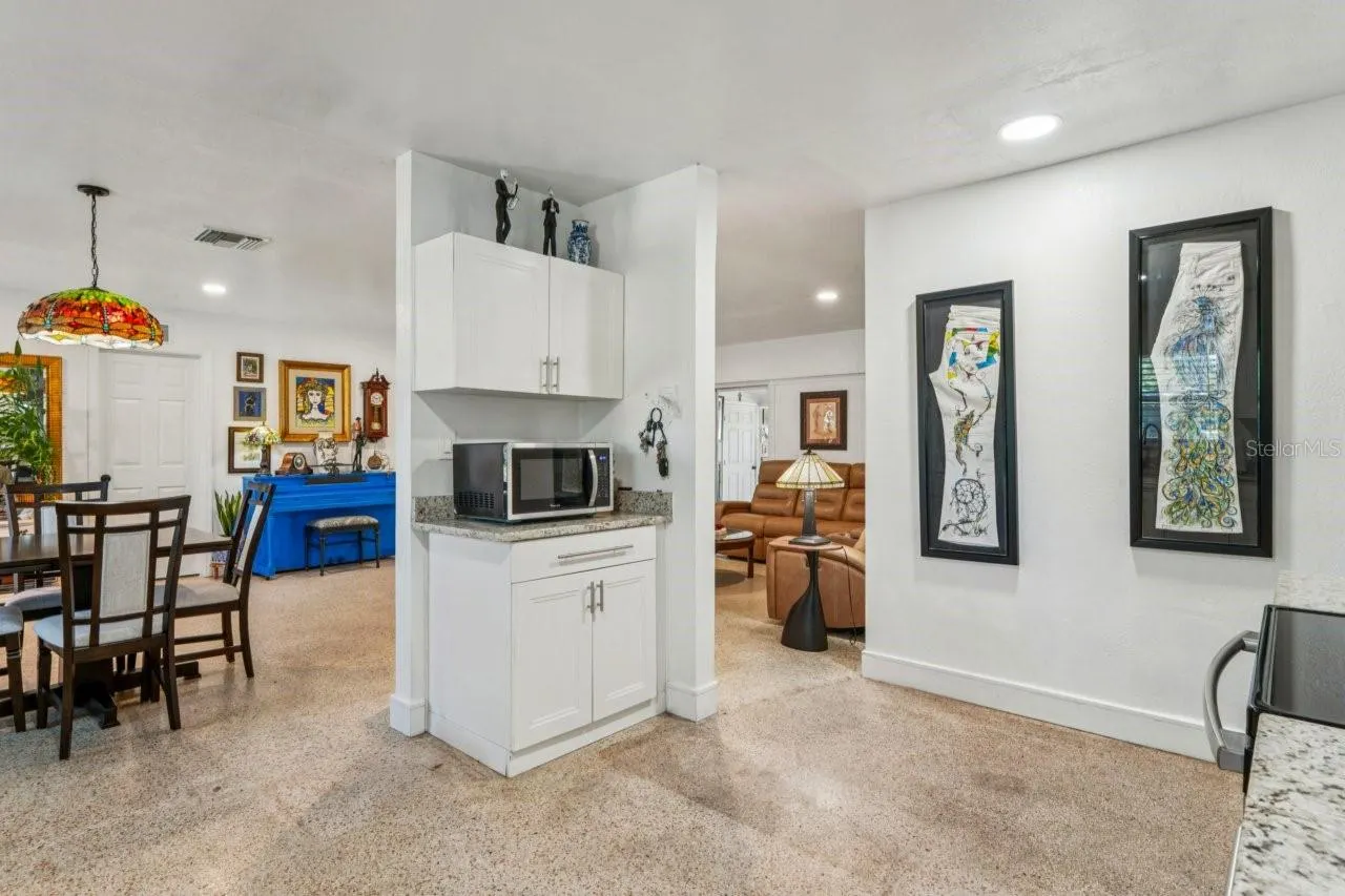 1044 SAVOY CT