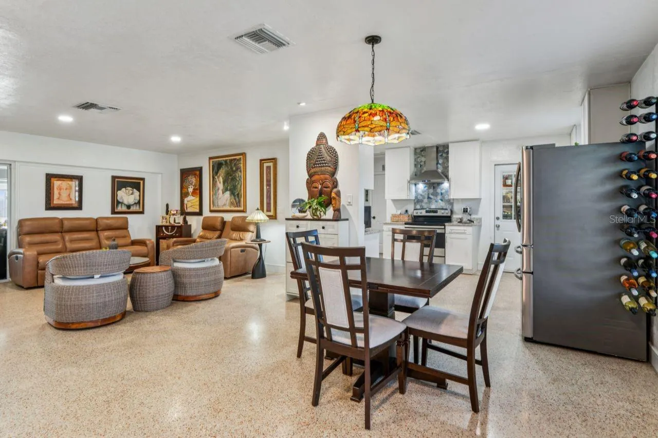 1044 SAVOY CT