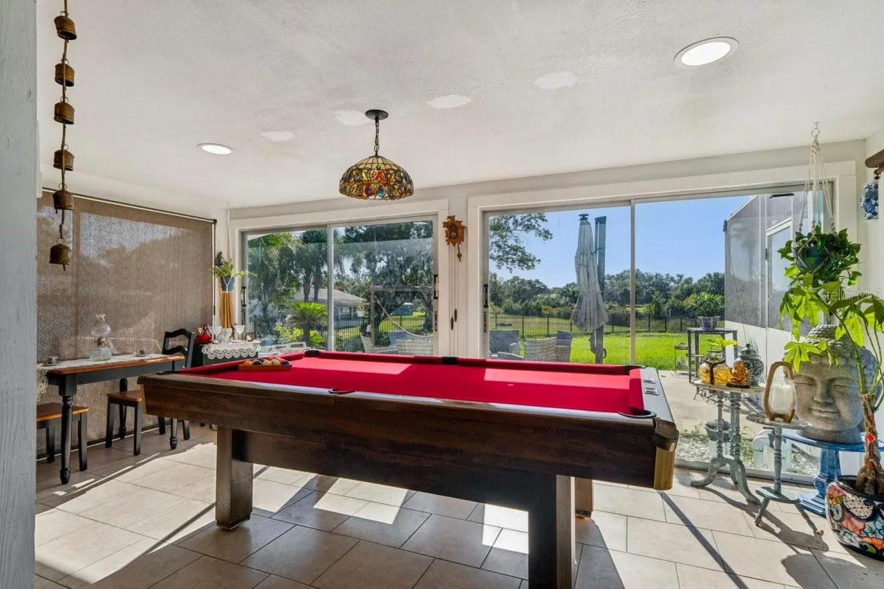 1044 SAVOY CT