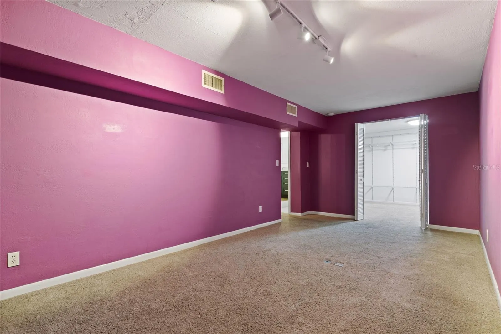 1211 BROOKSIDE DR