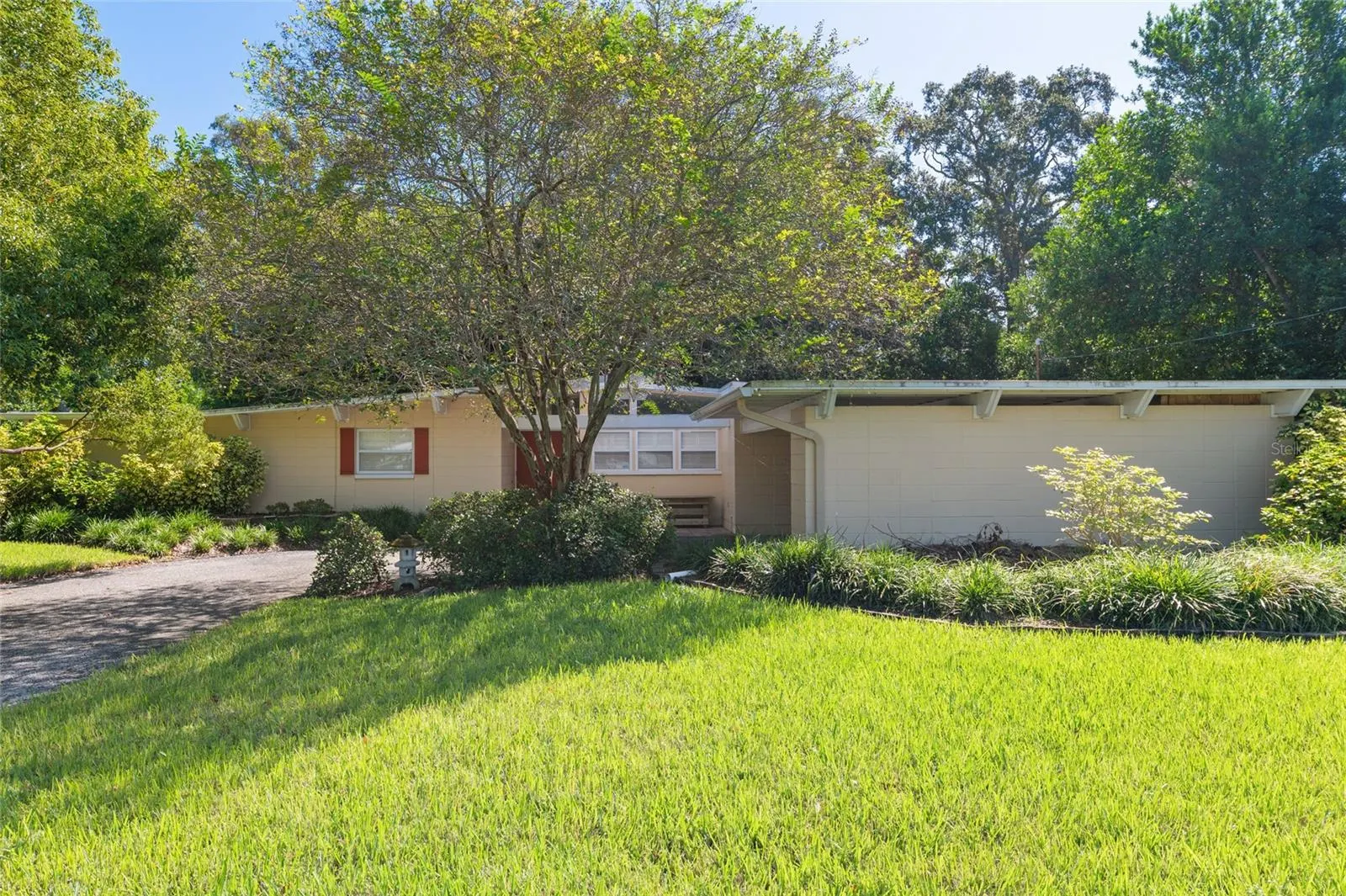 1211 BROOKSIDE DR