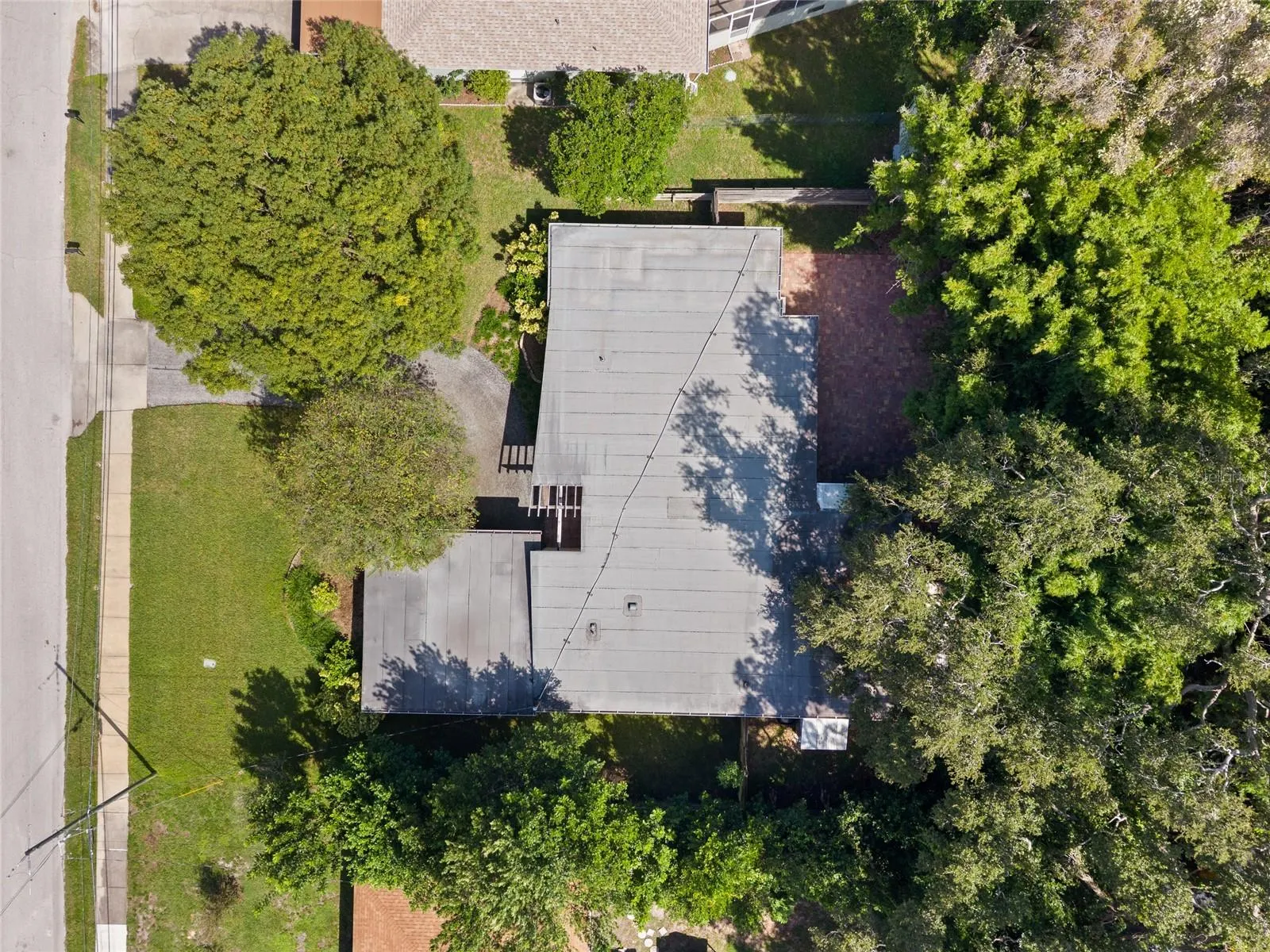 1211 BROOKSIDE DR