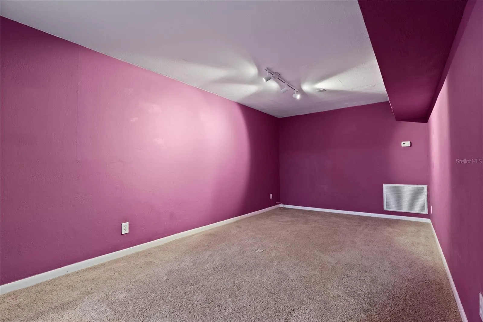 1211 BROOKSIDE DR