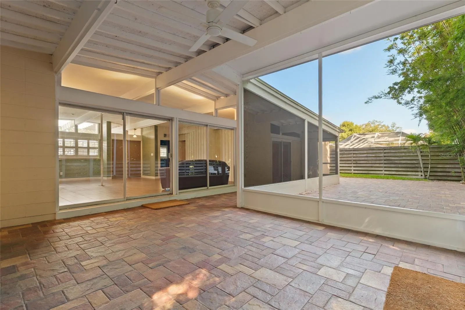 1211 BROOKSIDE DR
