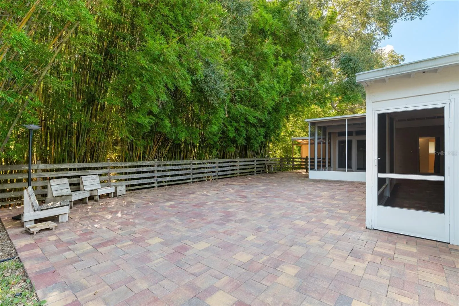 1211 BROOKSIDE DR