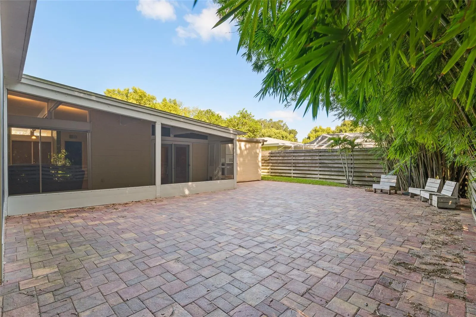 1211 BROOKSIDE DR