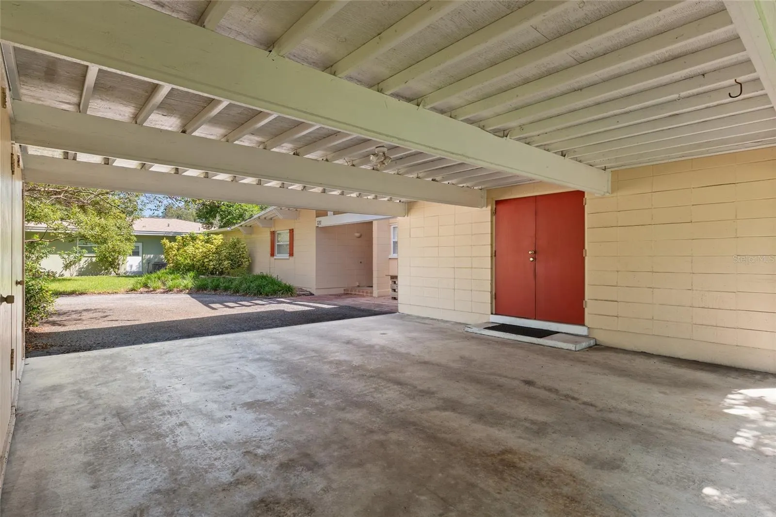 1211 BROOKSIDE DR