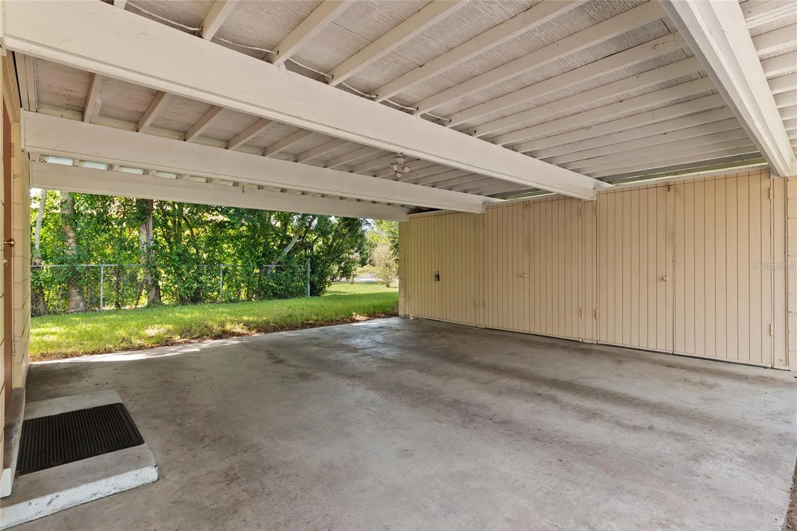 1211 BROOKSIDE DR