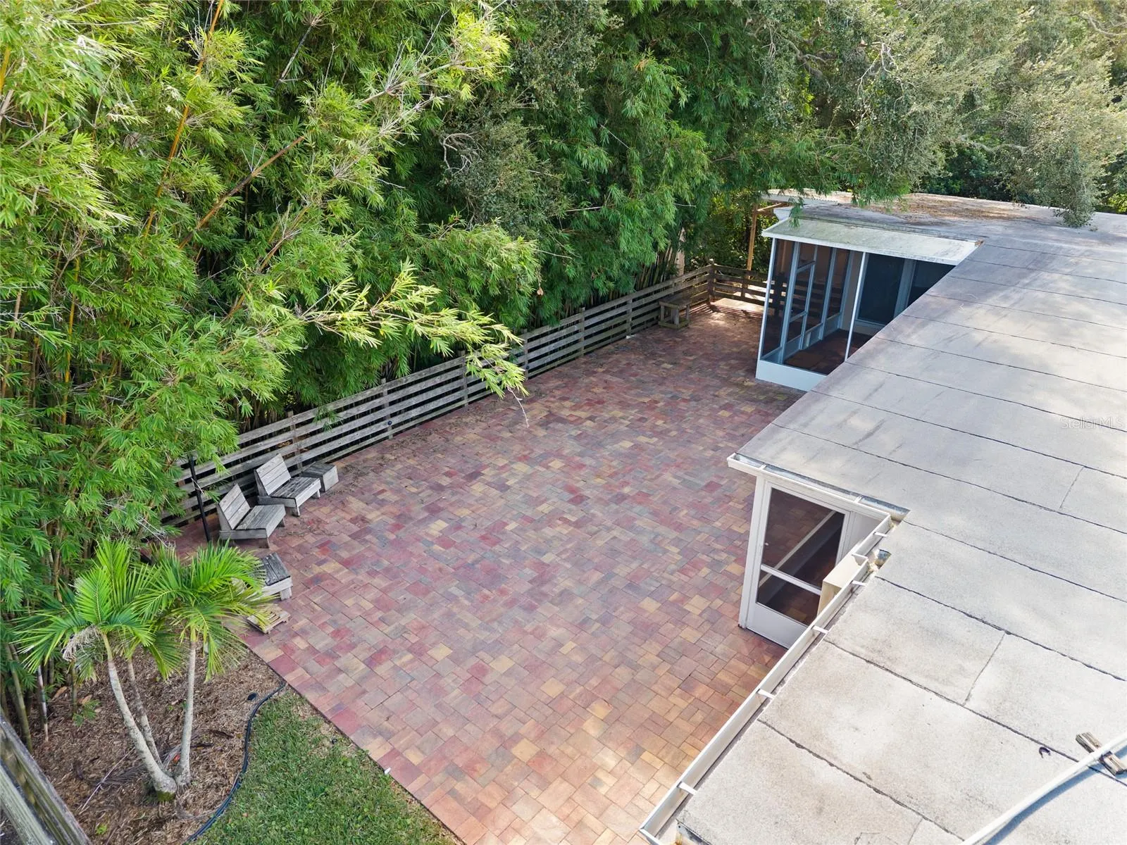 1211 BROOKSIDE DR