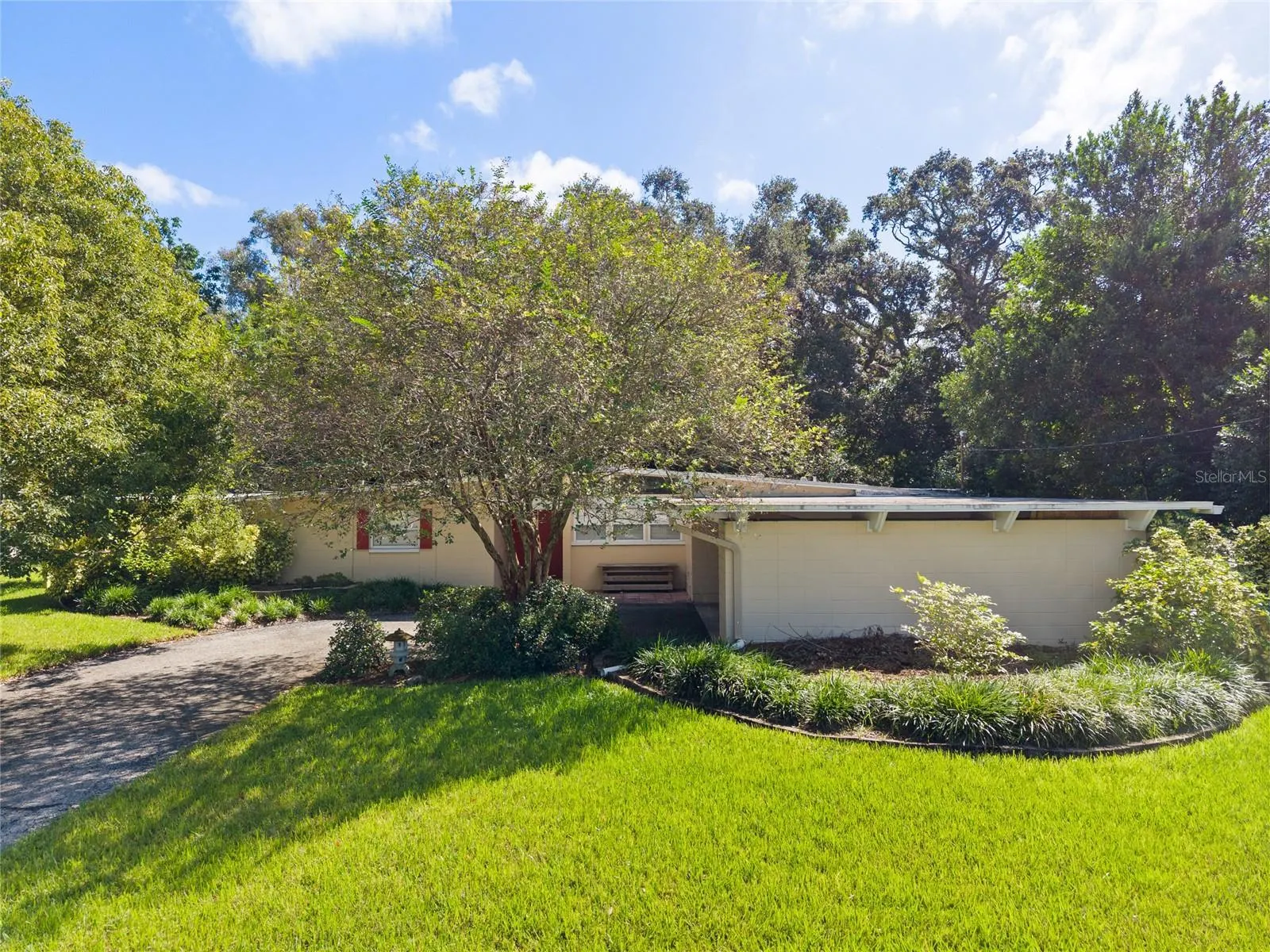1211 BROOKSIDE DR