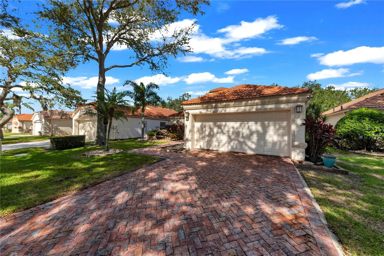 761 LIGHTHOUSE DR
