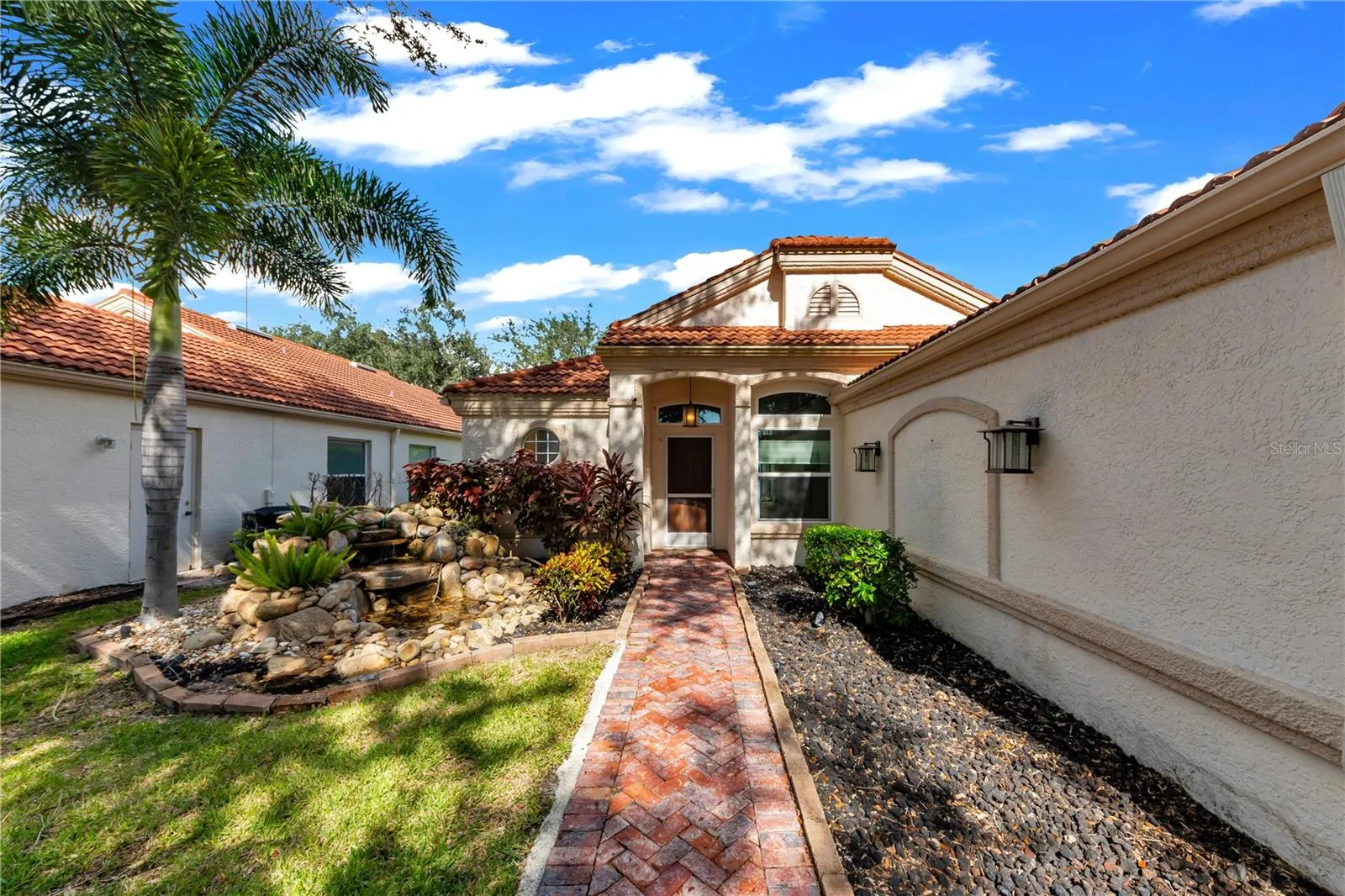 761 LIGHTHOUSE DR