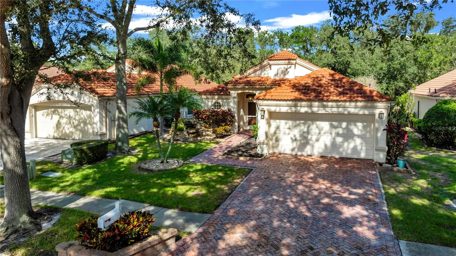 761 LIGHTHOUSE DR
