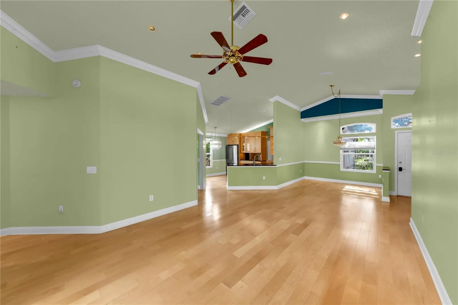 761 LIGHTHOUSE DR