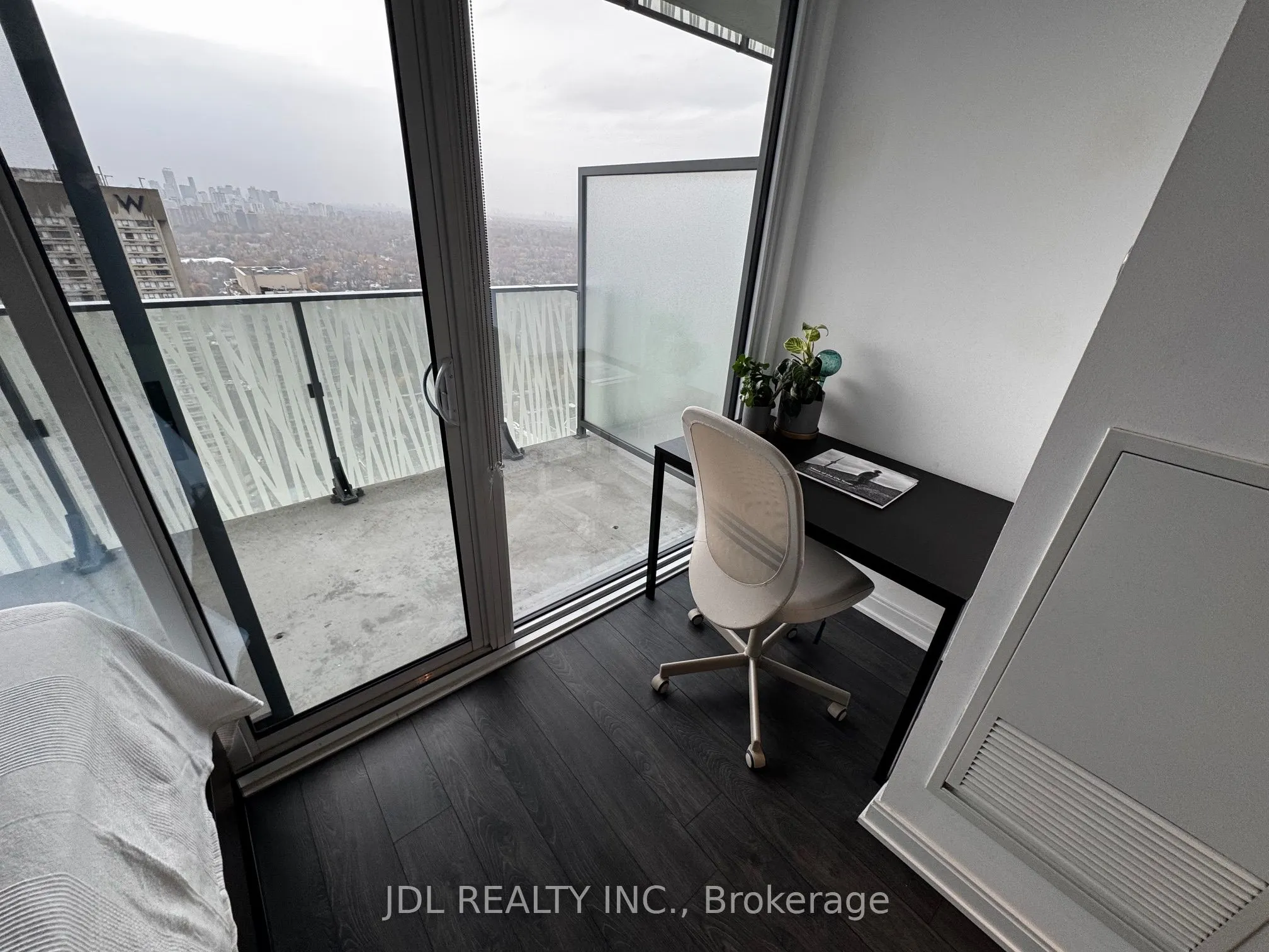 42 Charles Street E, #4107