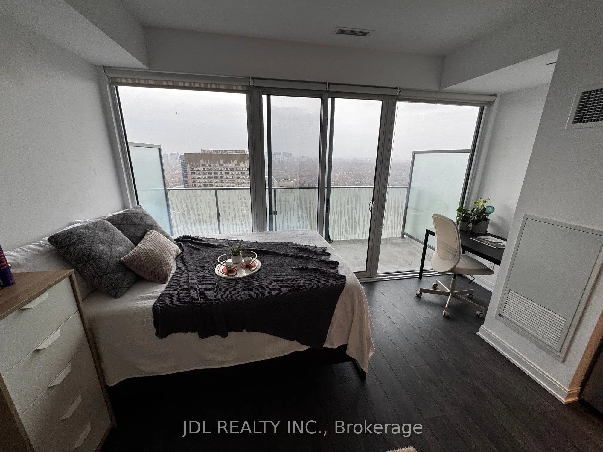 42 Charles Street E, #4107