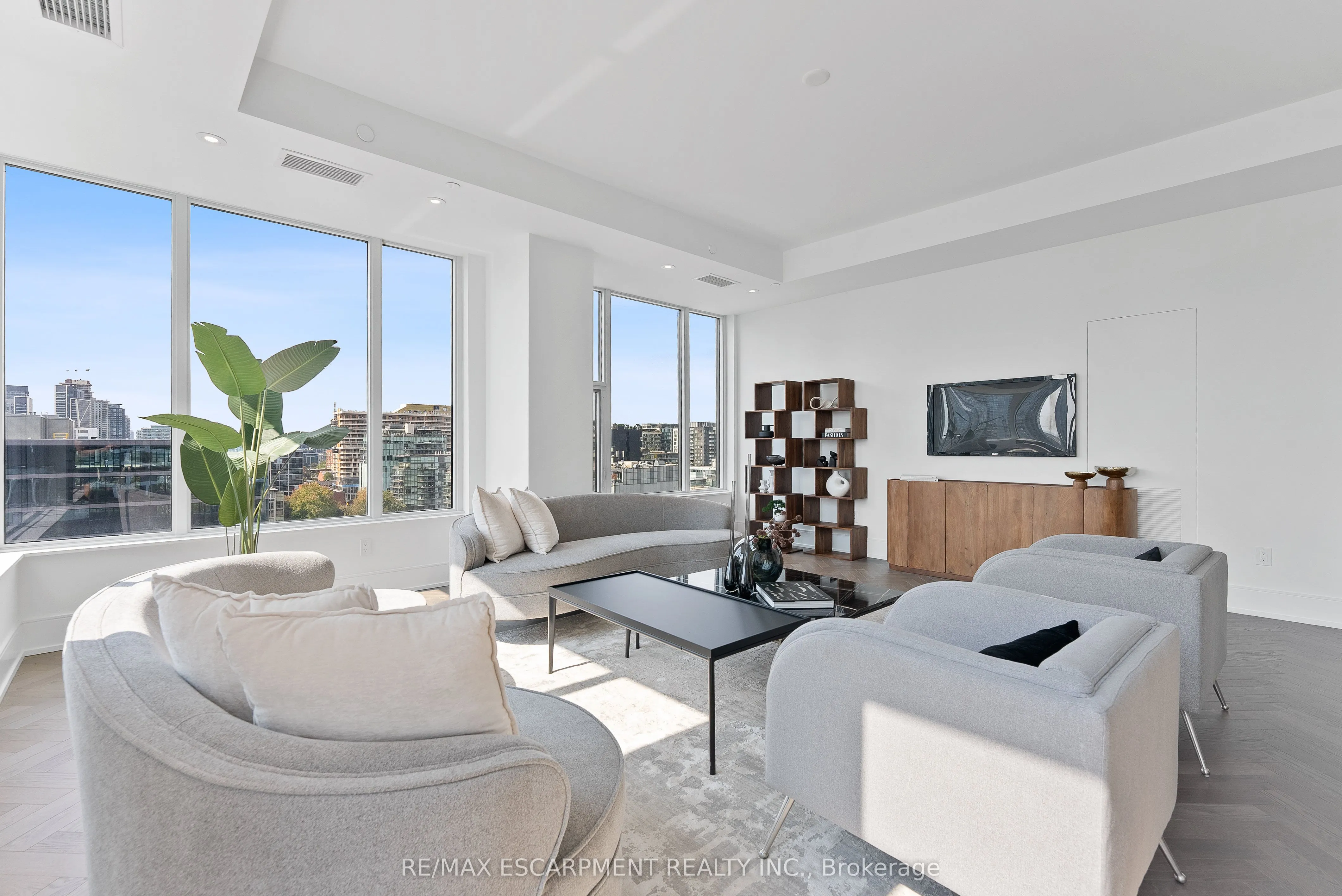 455 Wellington Street W #1108