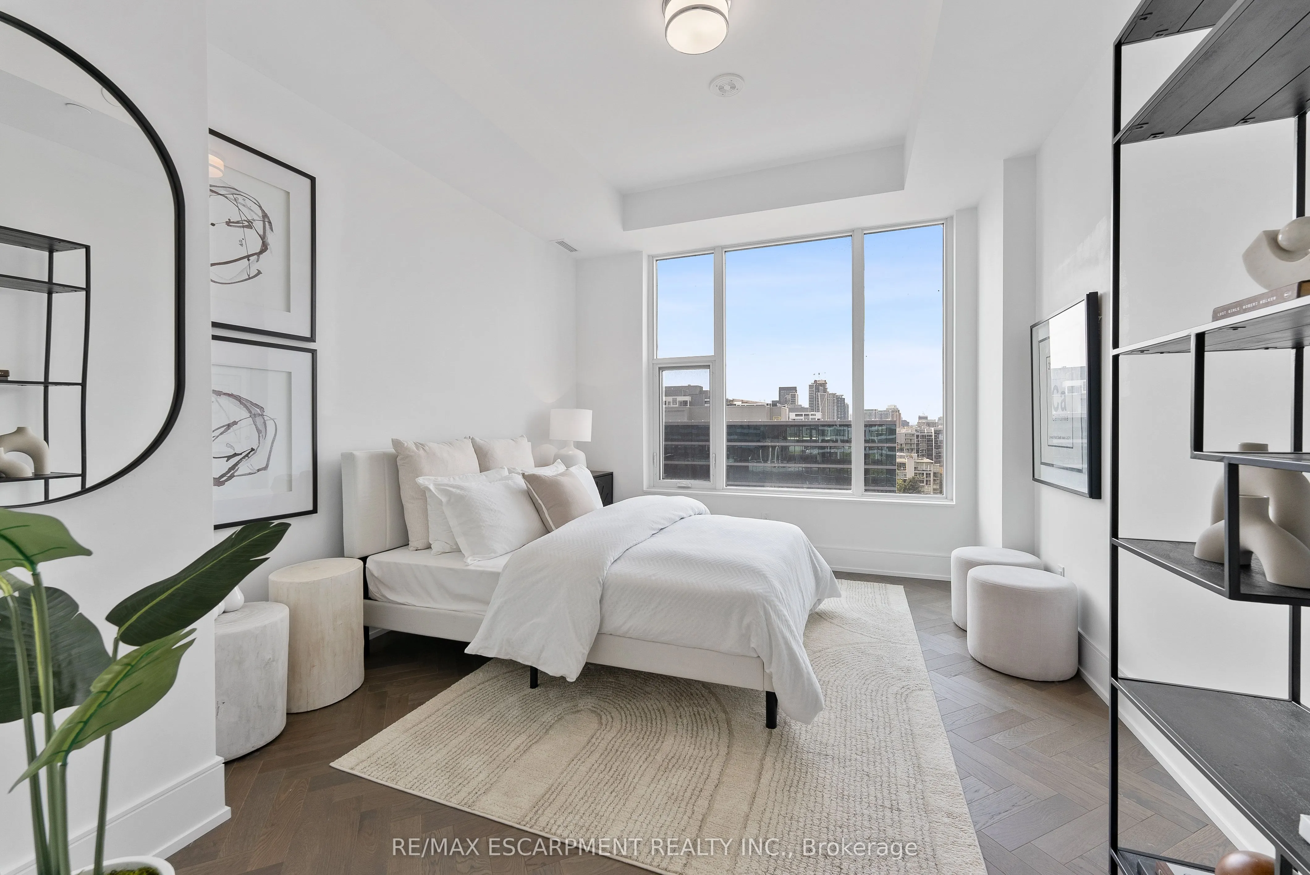 455 Wellington Street W #1108