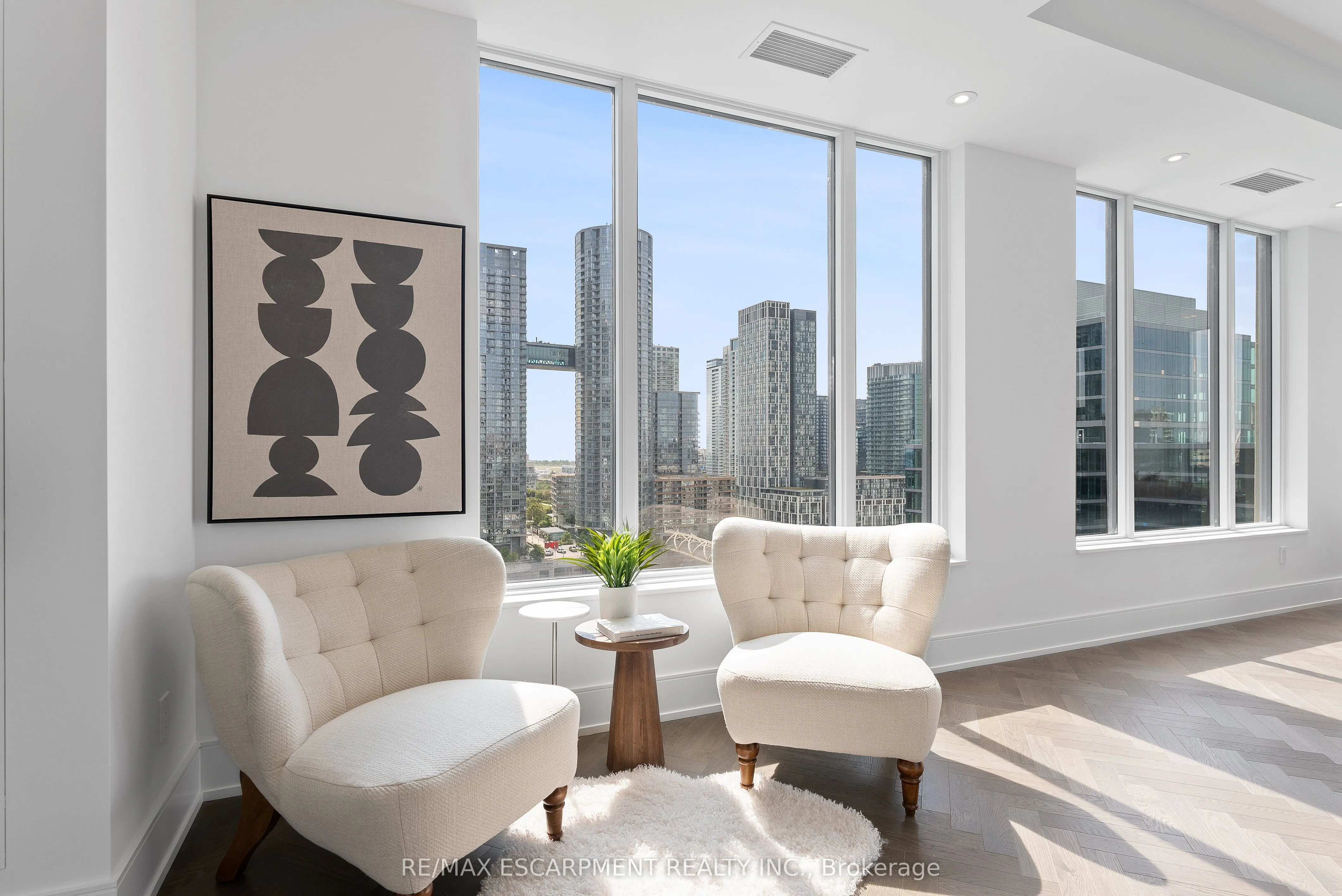 455 Wellington Street W #1108