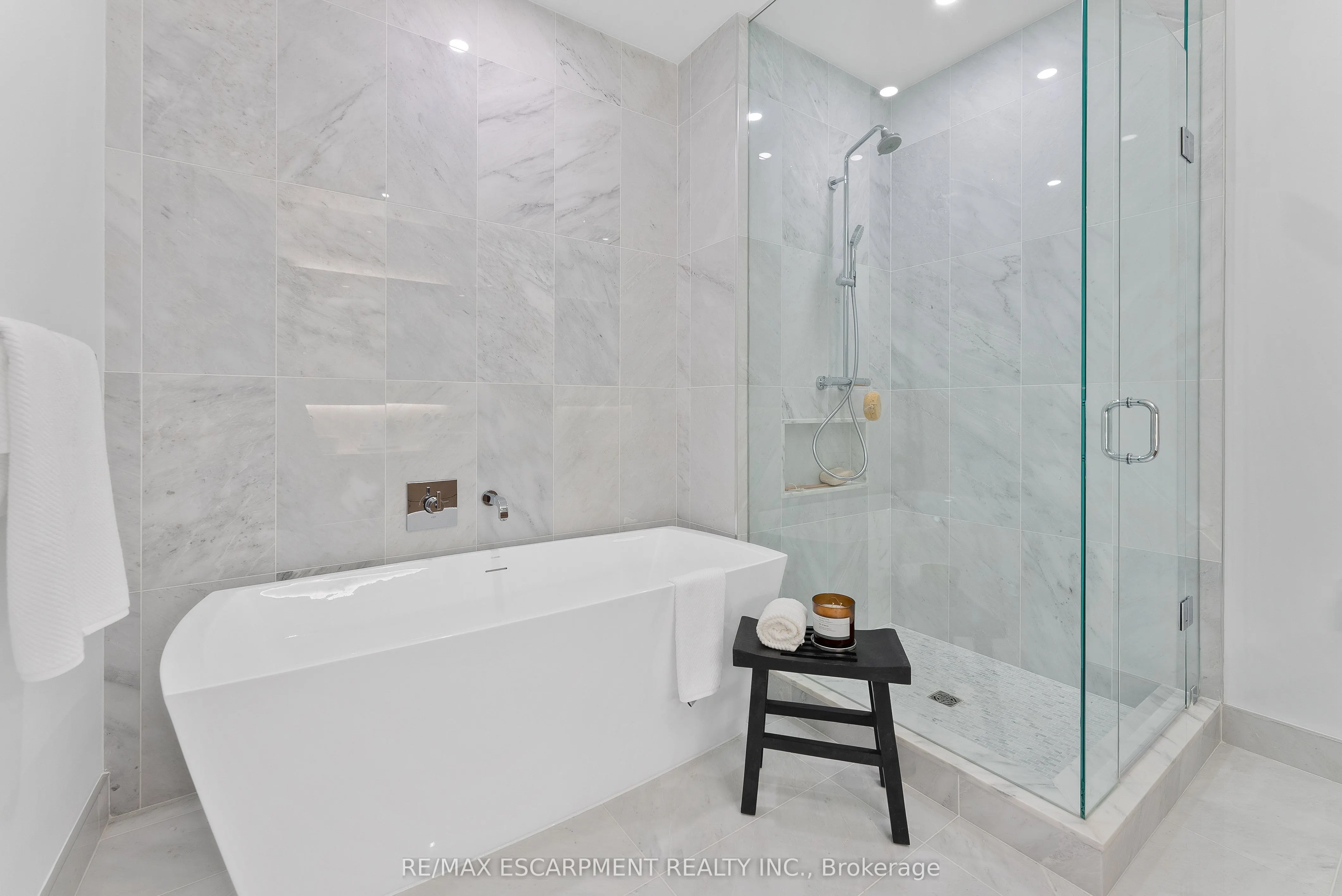 455 Wellington Street W #1108