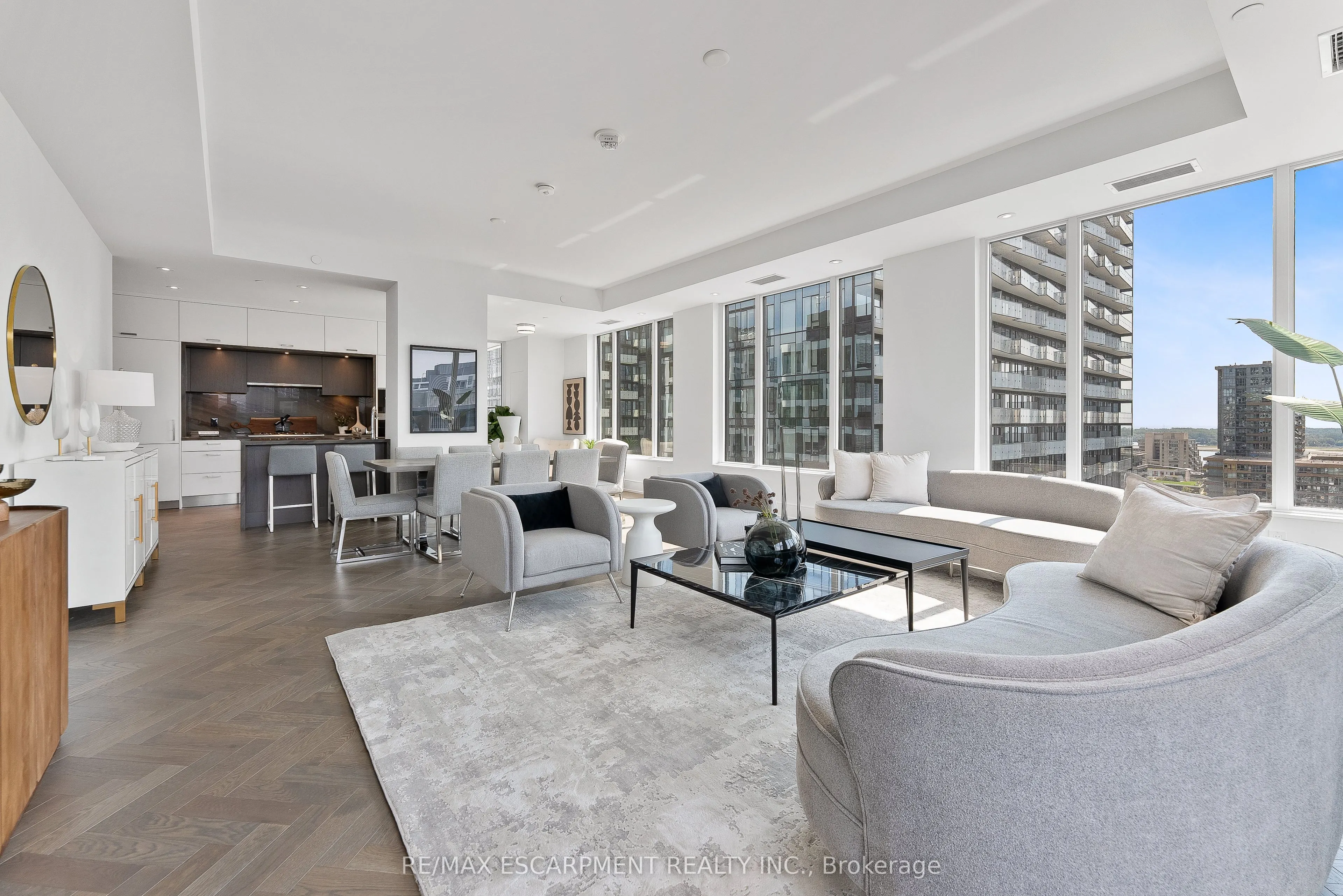 455 Wellington Street W #1108