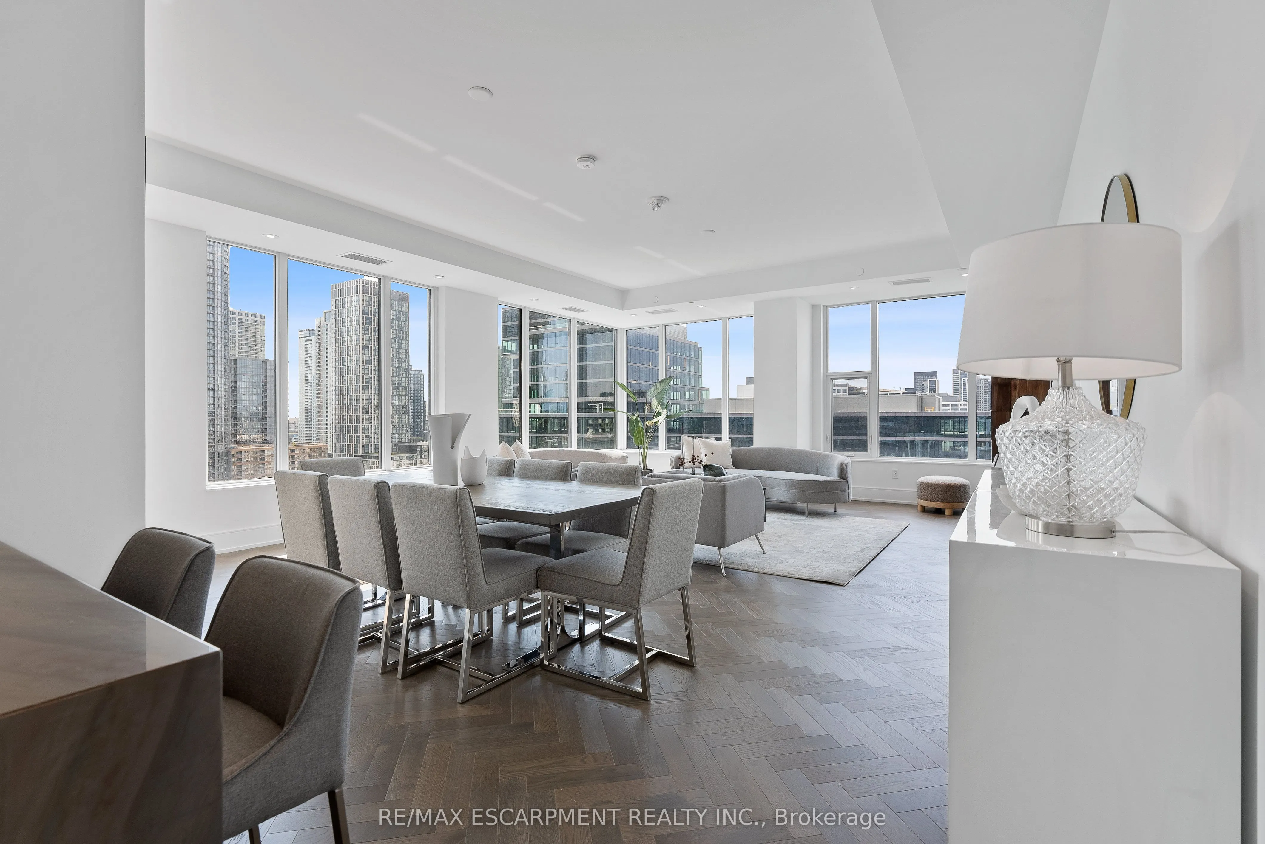 455 Wellington Street W #1108