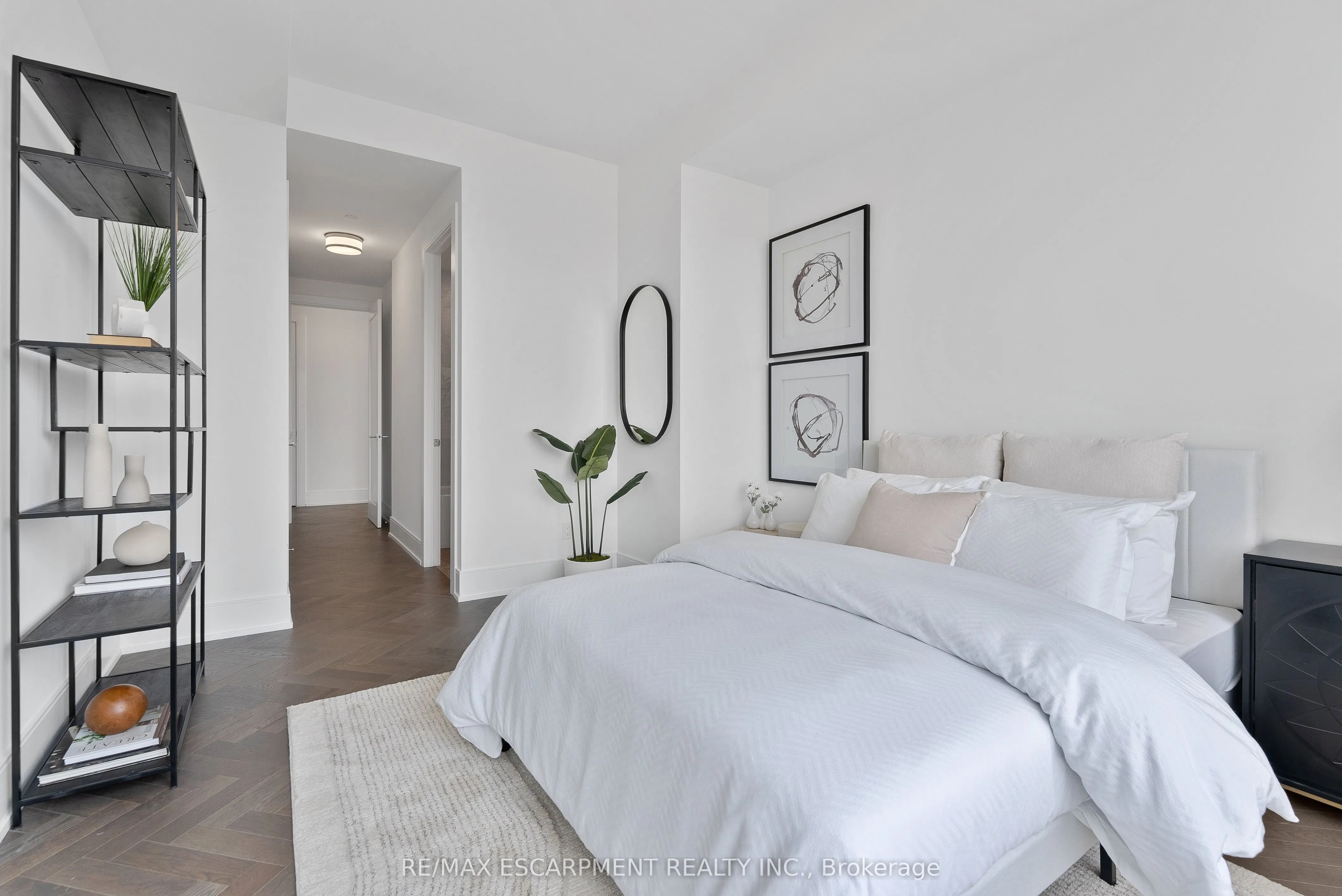 455 Wellington Street W #1108