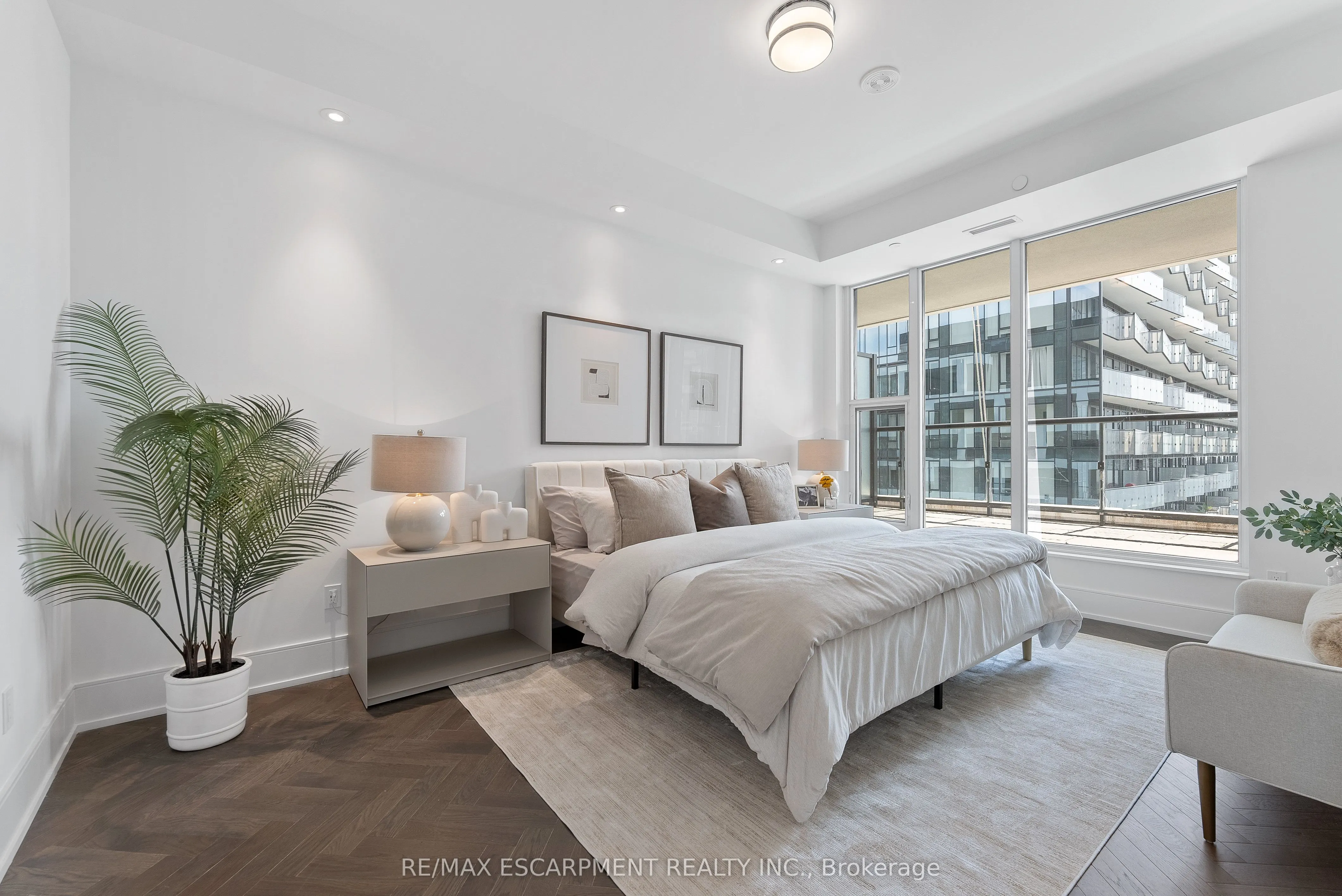 455 Wellington Street W #1108
