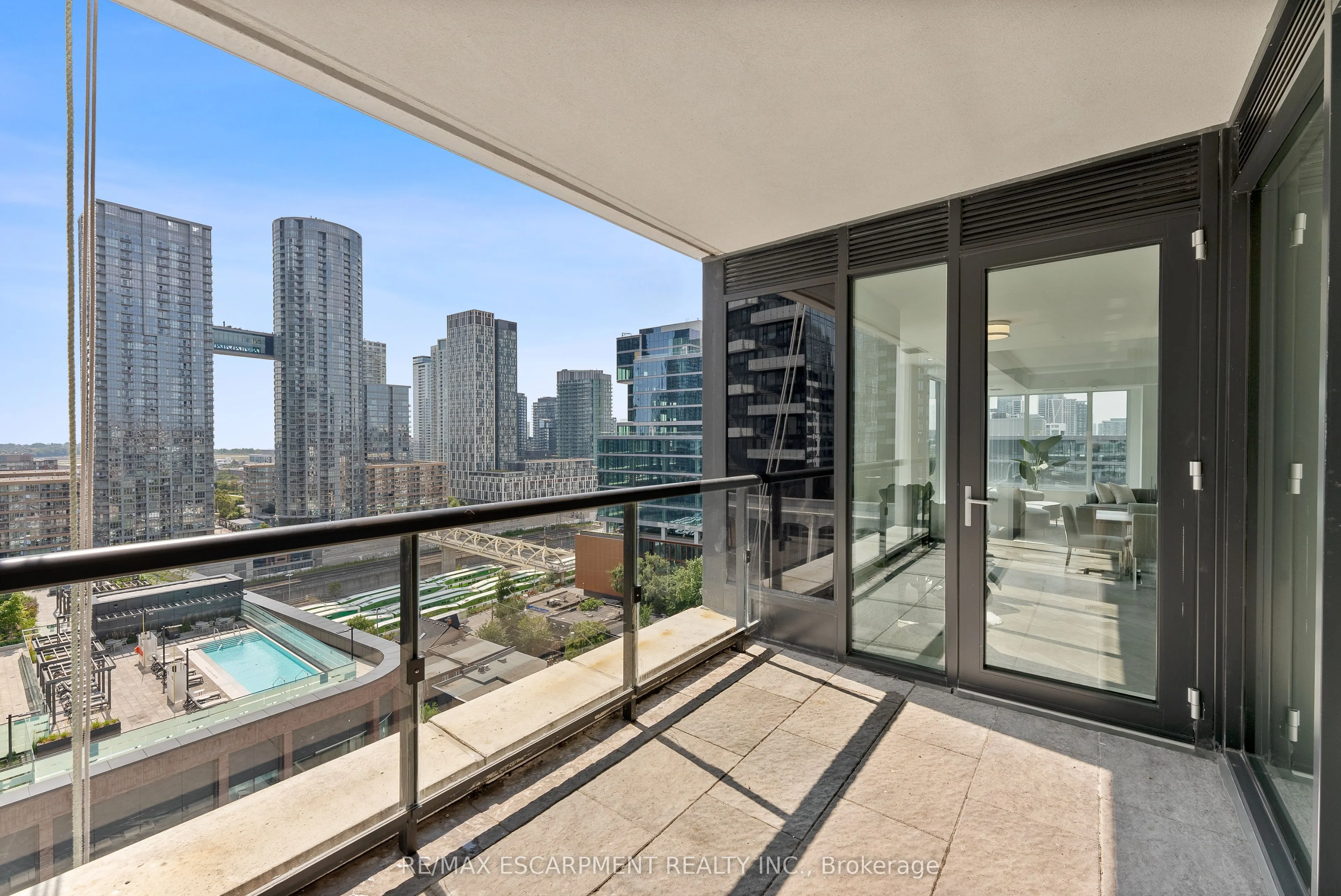 455 Wellington Street W #1108