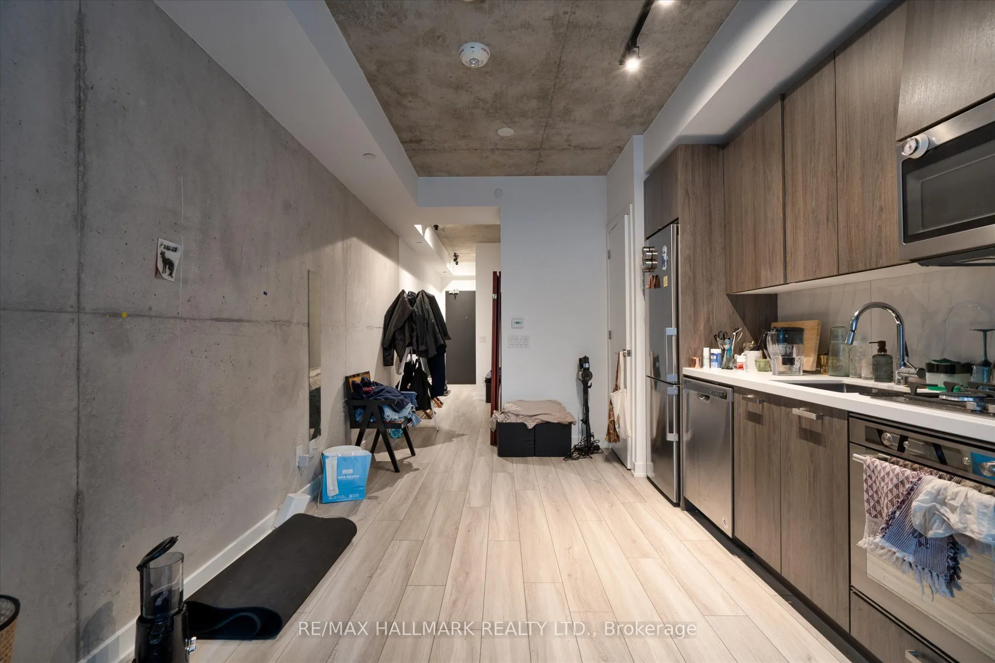 458 Richmond Street W, #204