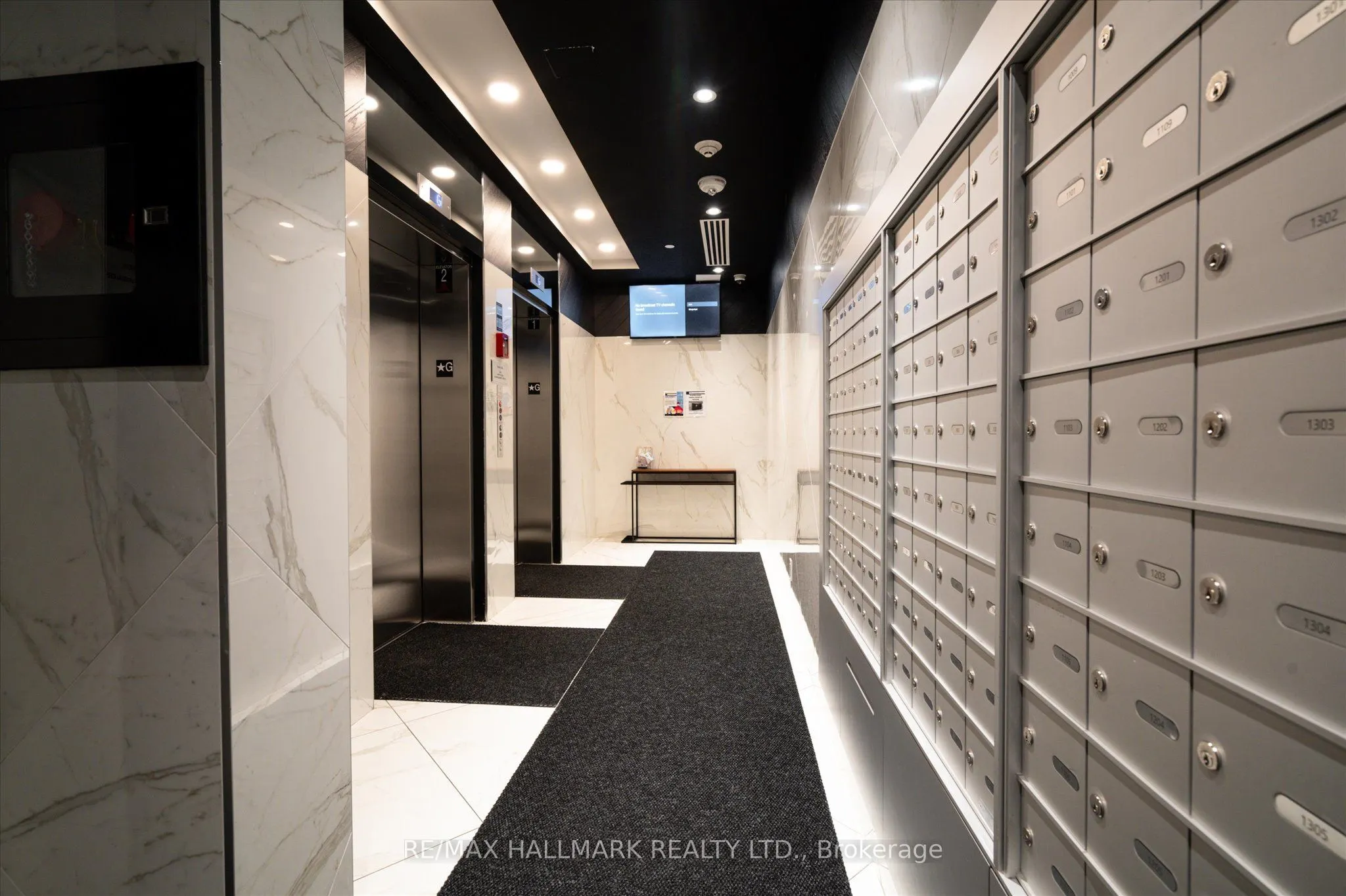 458 Richmond Street W, #204