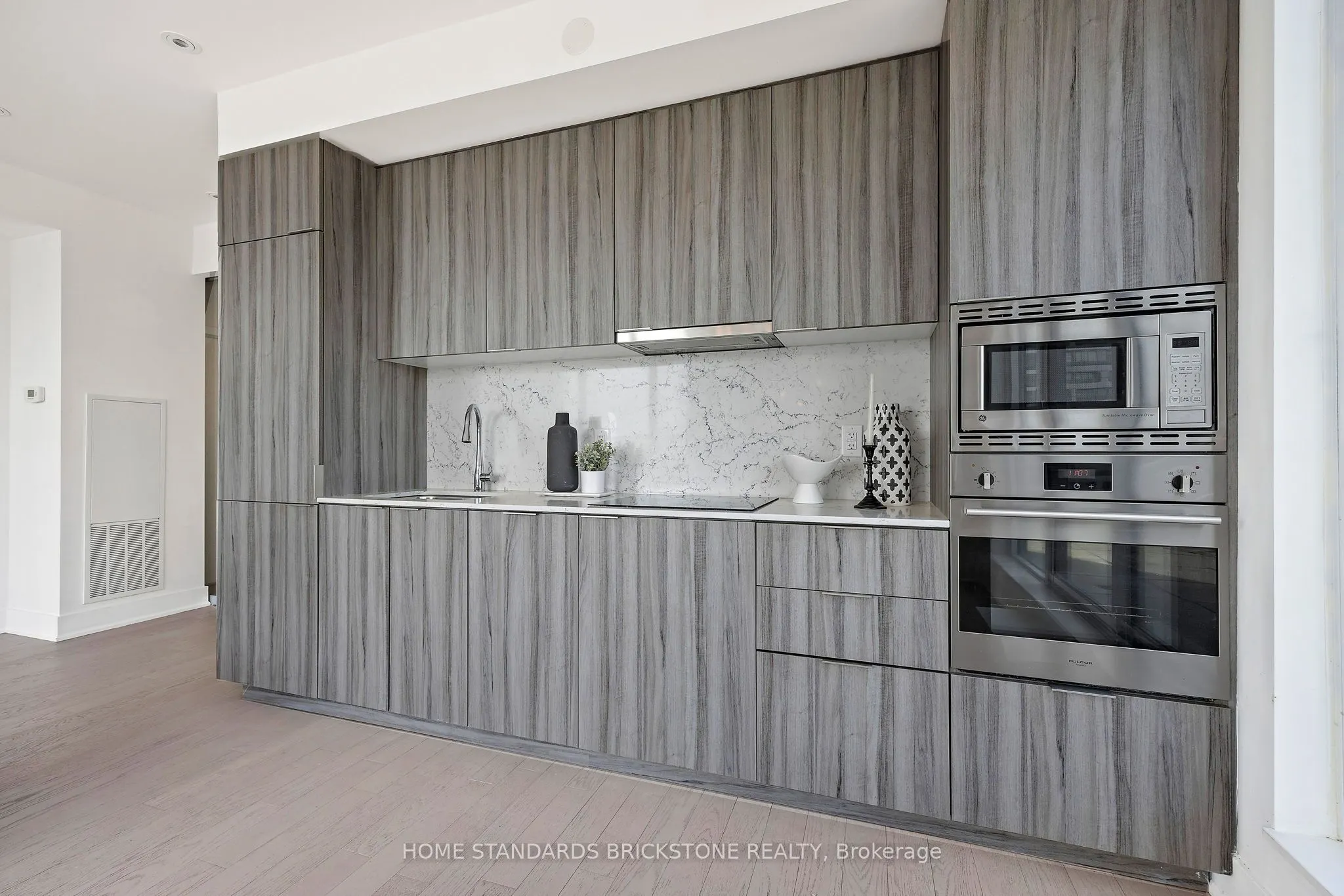 955 Bay Street #3907