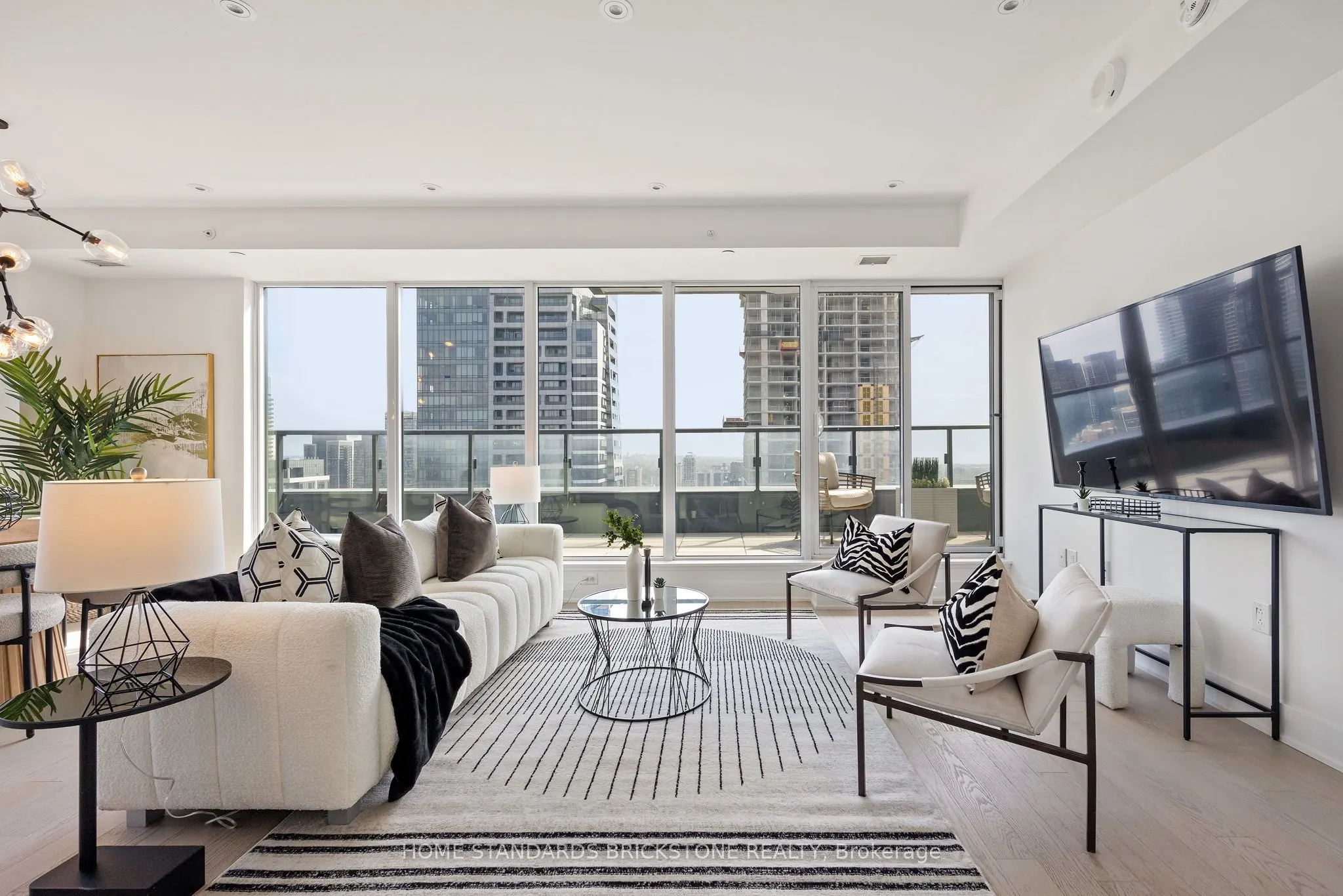 955 Bay Street #3907