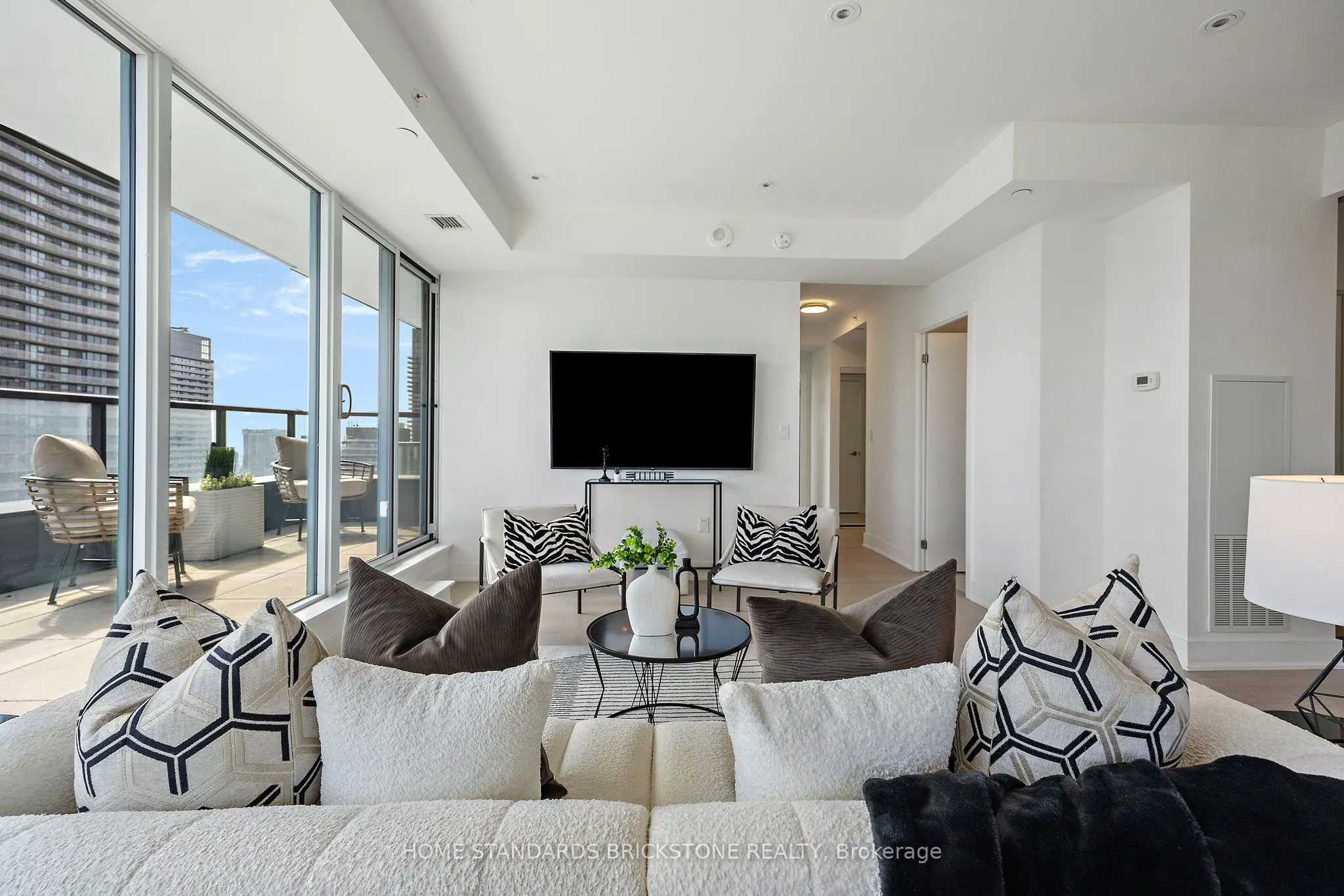 955 Bay Street #3907