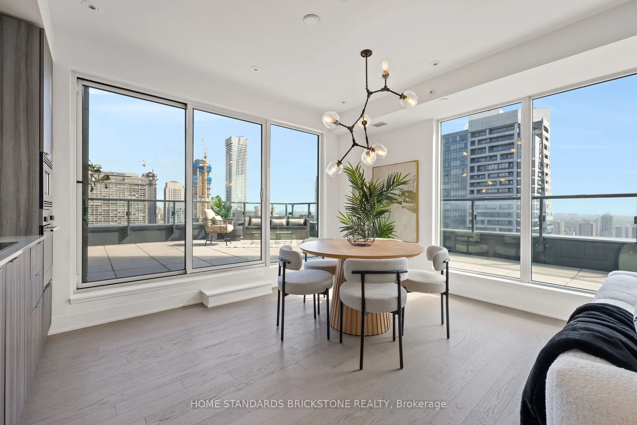 955 Bay Street #3907
