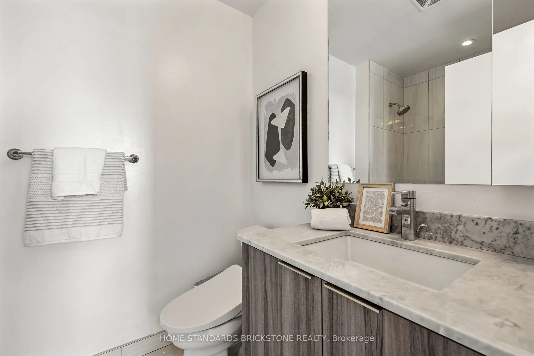 955 Bay Street #3907