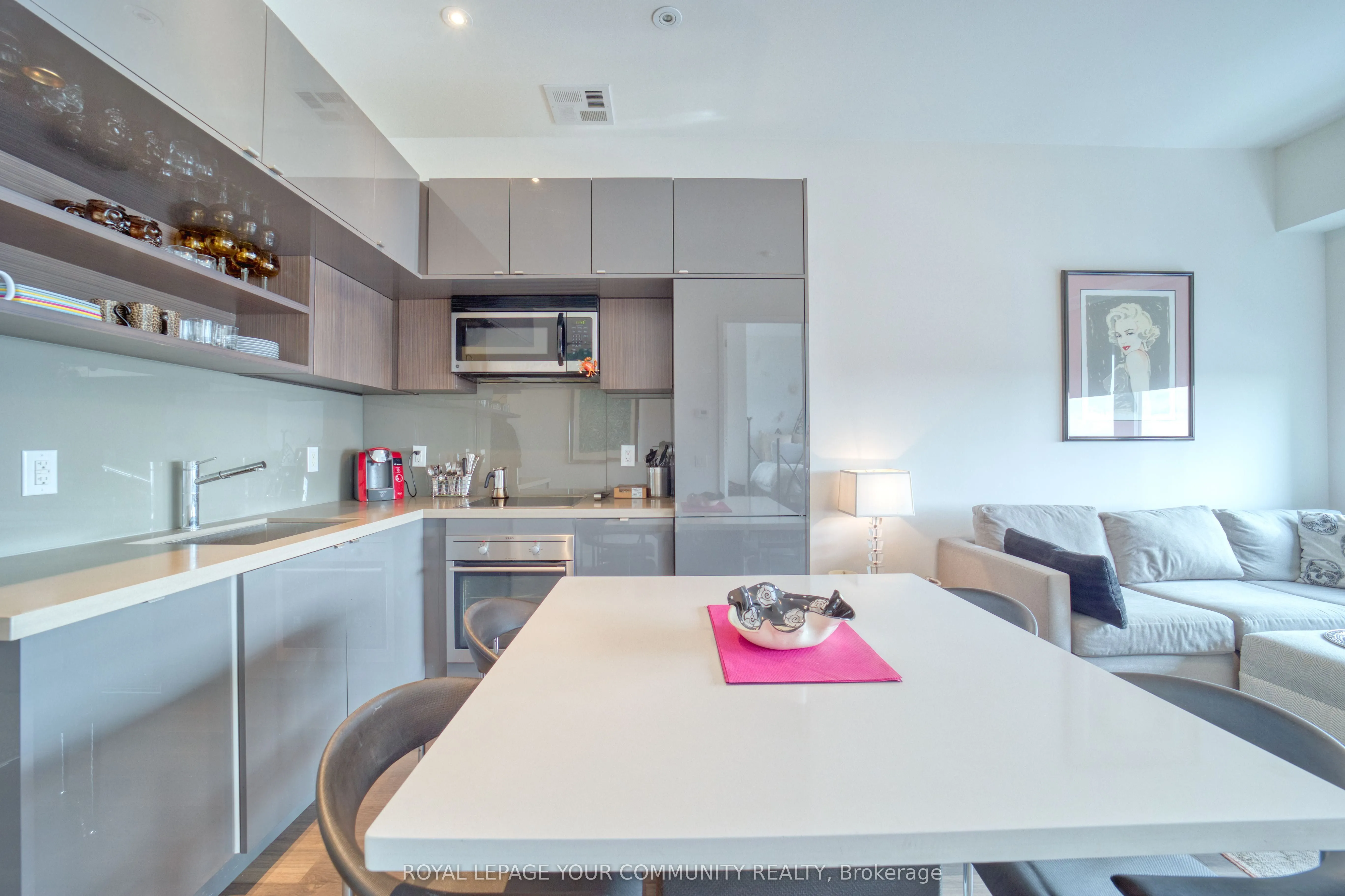 111 St Clair Avenue W, #1618