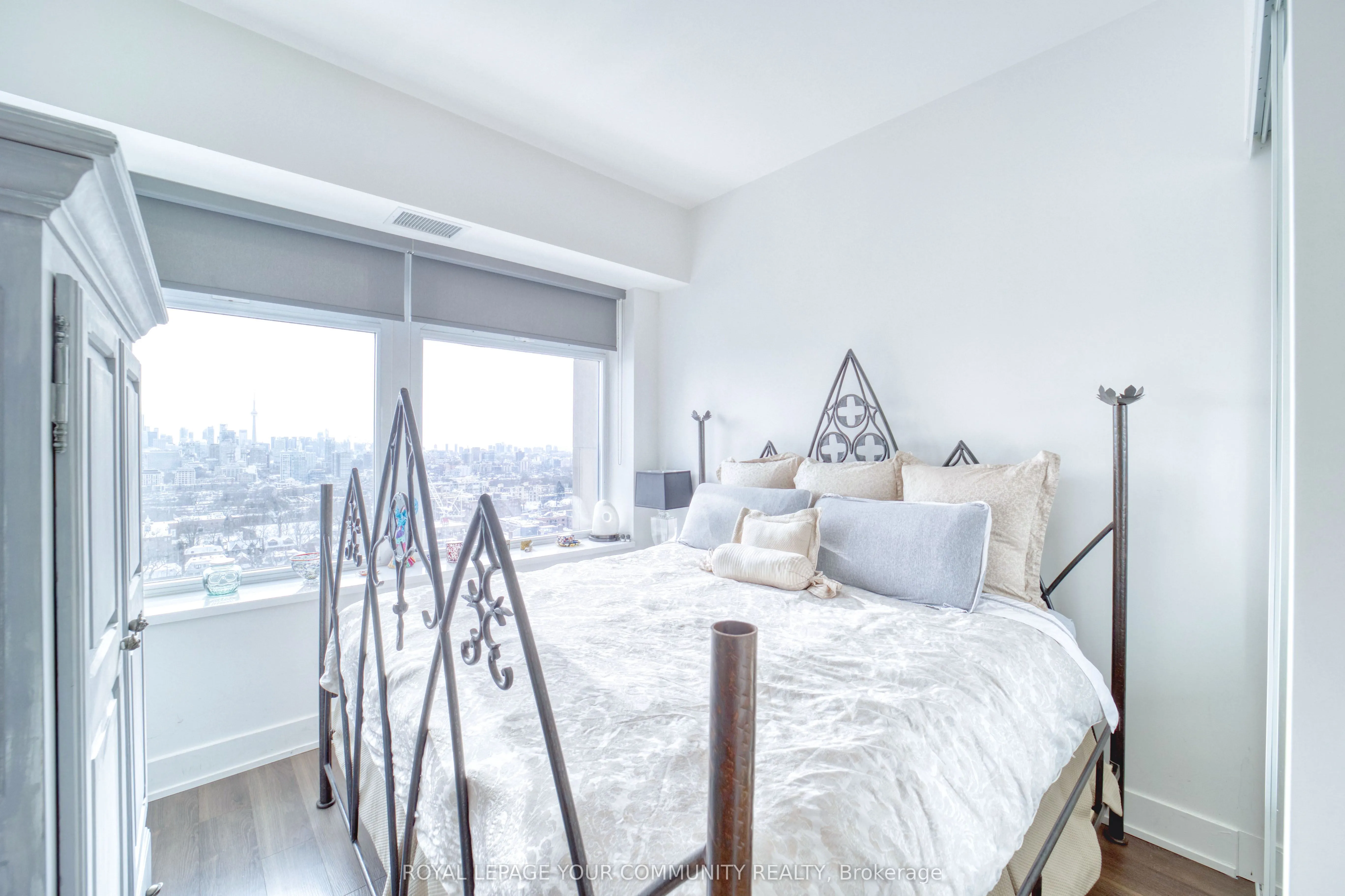 111 St Clair Avenue W, #1618