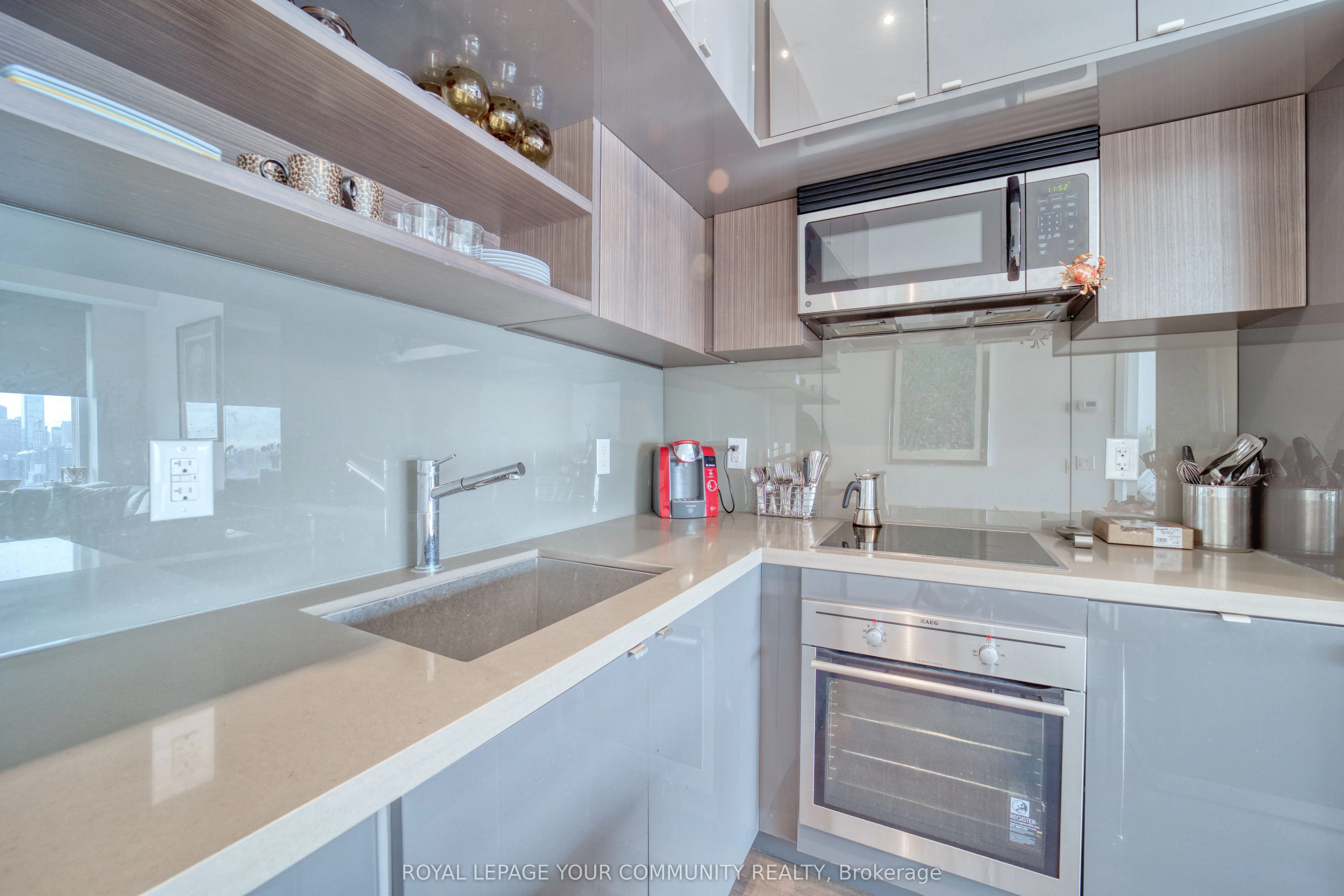 111 St Clair Avenue W, #1618