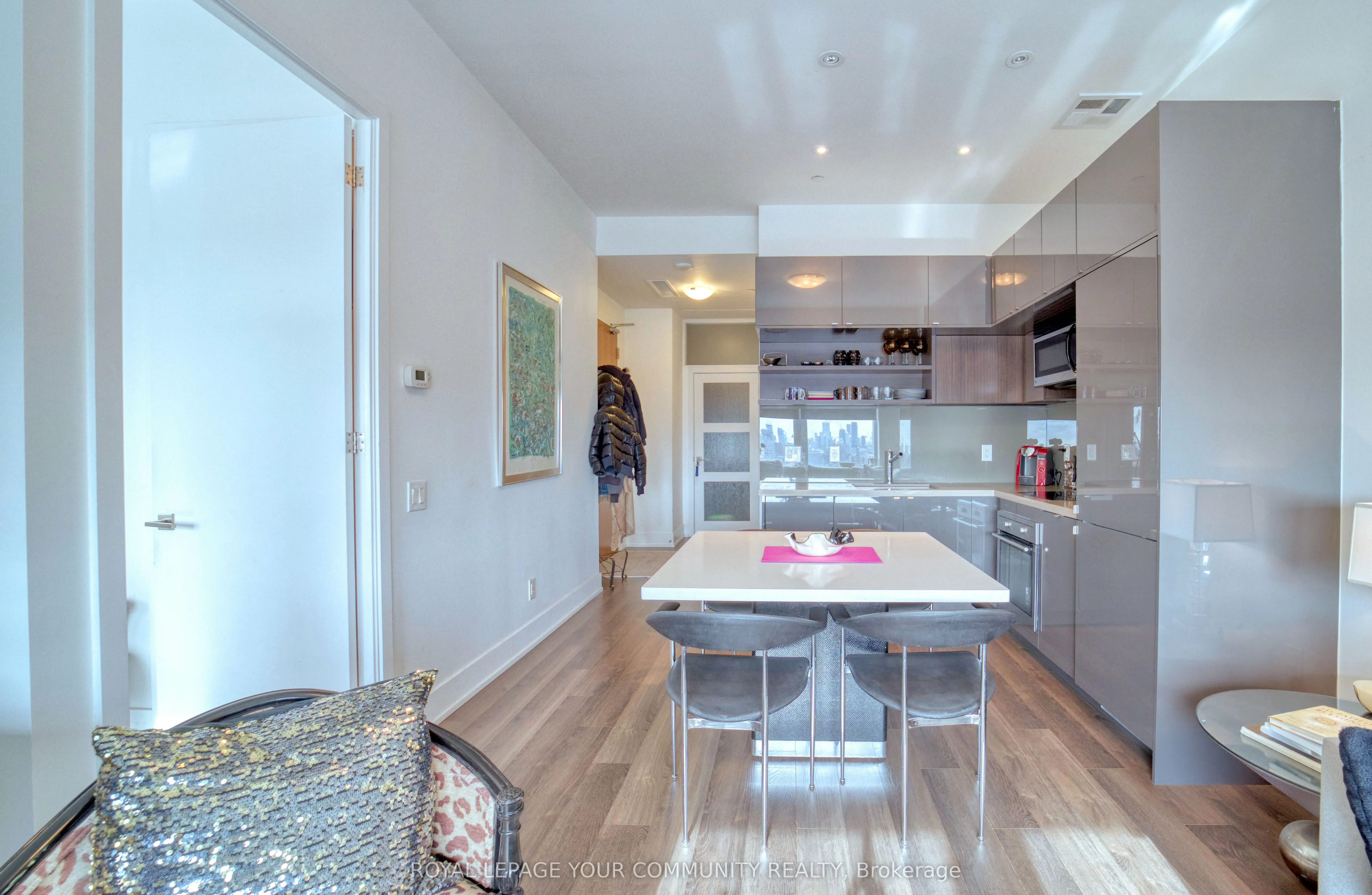 111 St Clair Avenue W, #1618