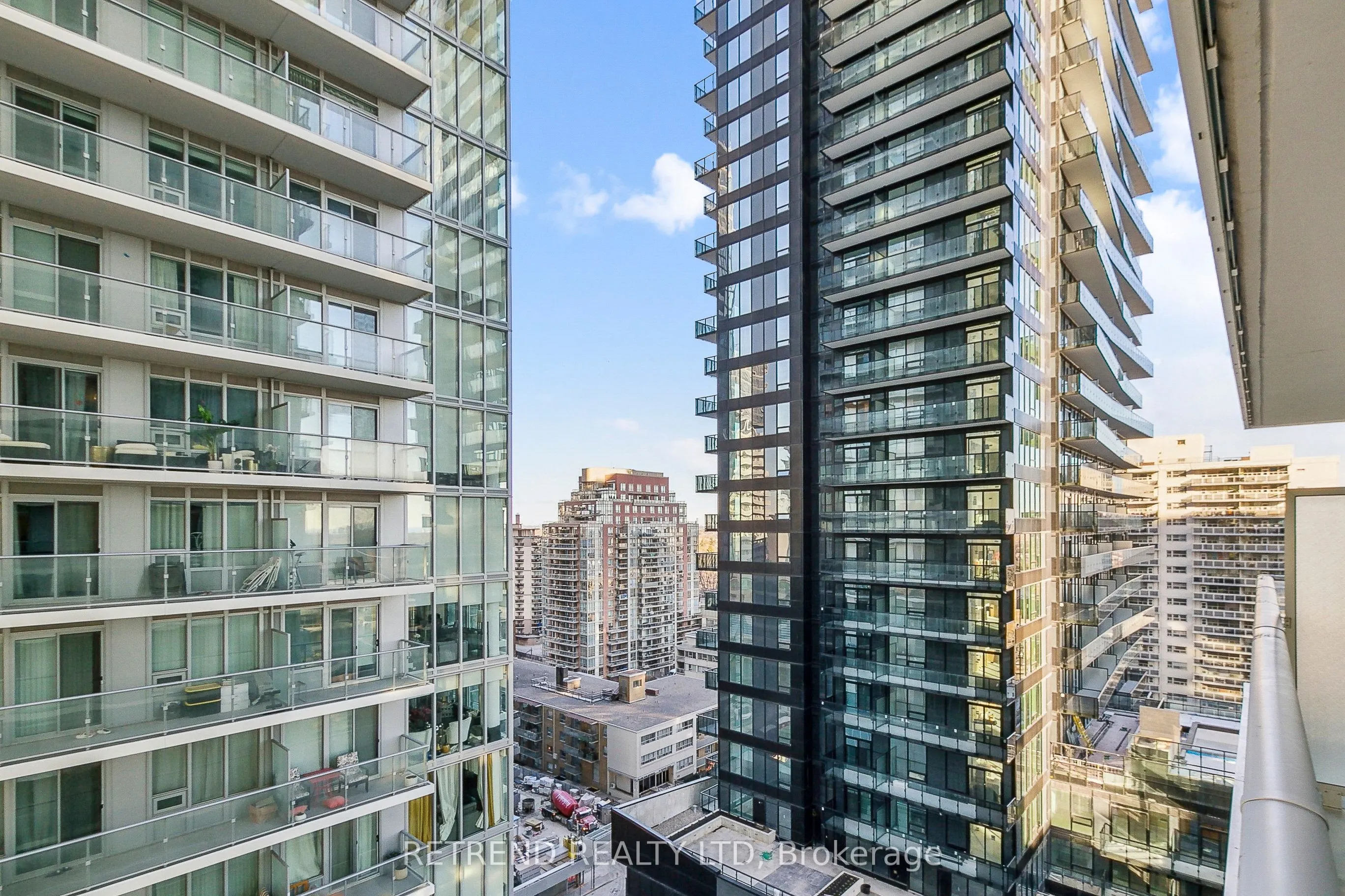 195 Redpath Avenue #1402