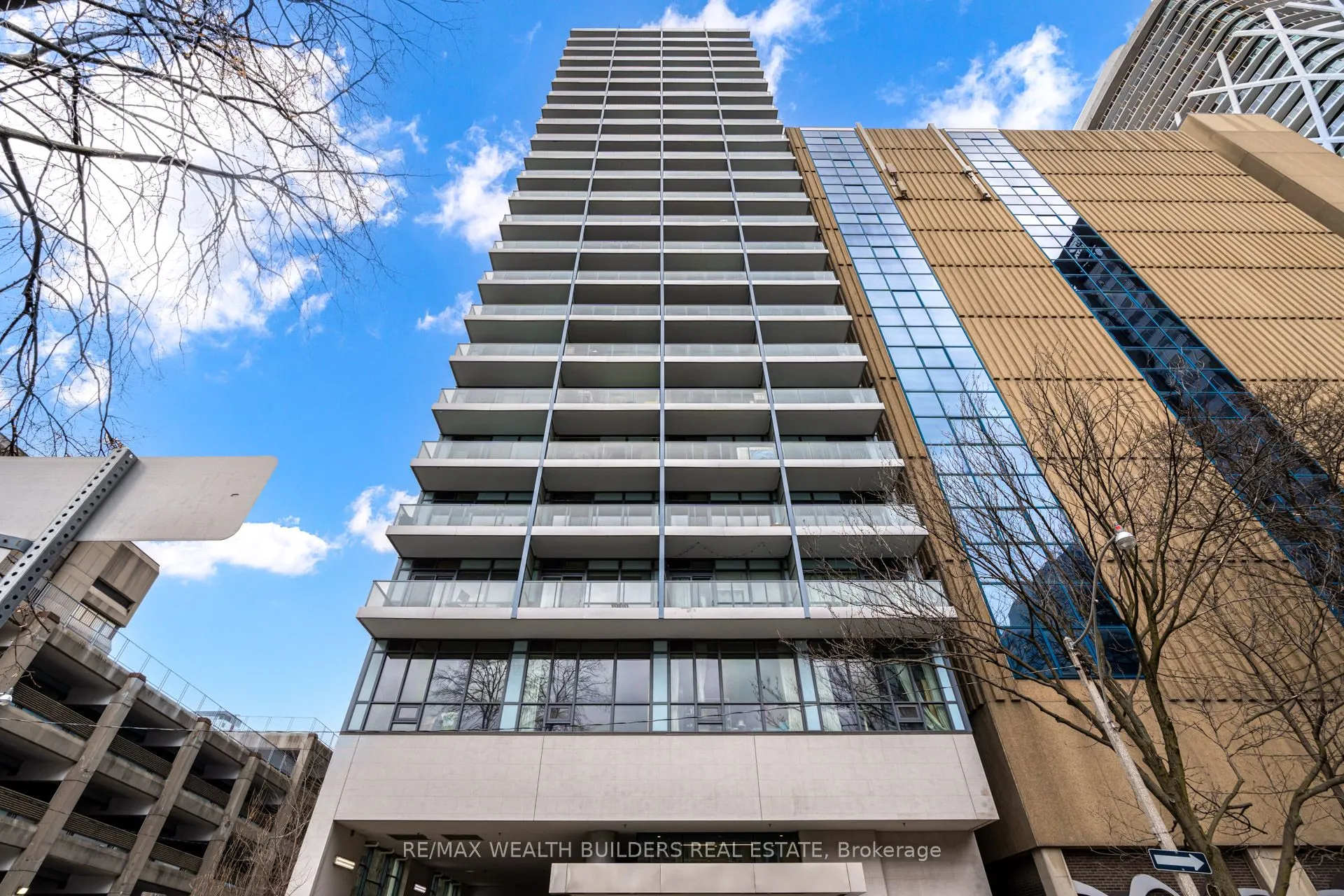 210 Simcoe Street, #1706