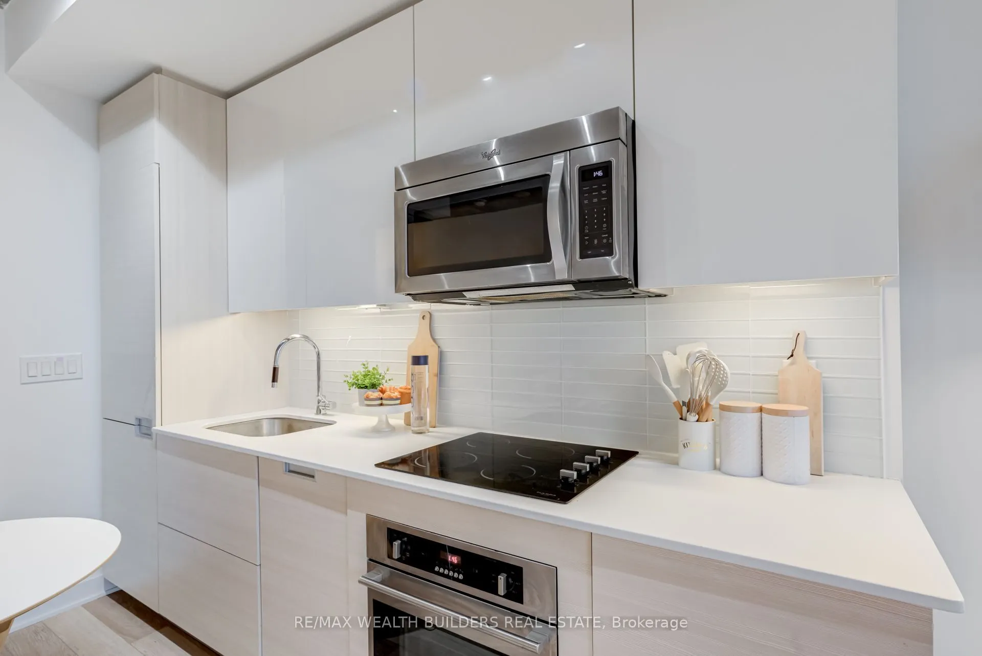 210 Simcoe Street, #1706