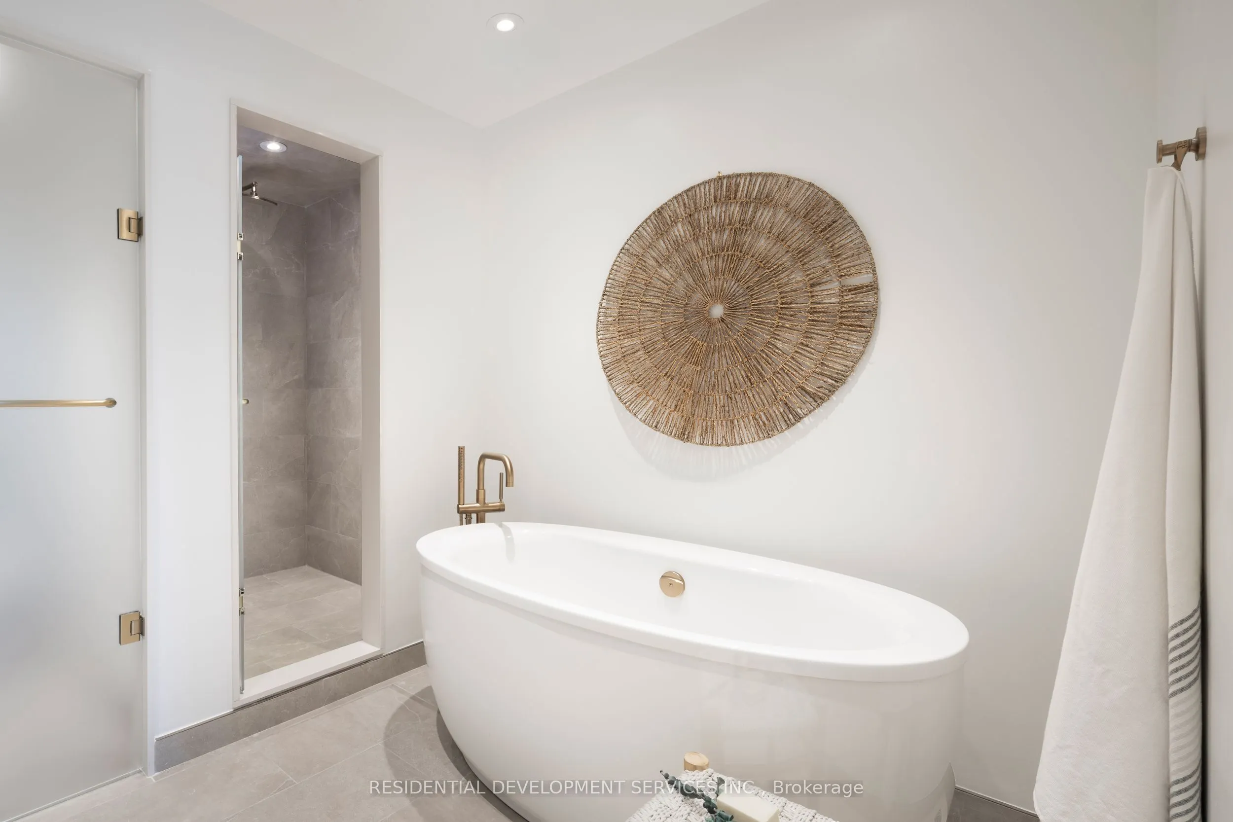 1 Strathgowan Avenue #513