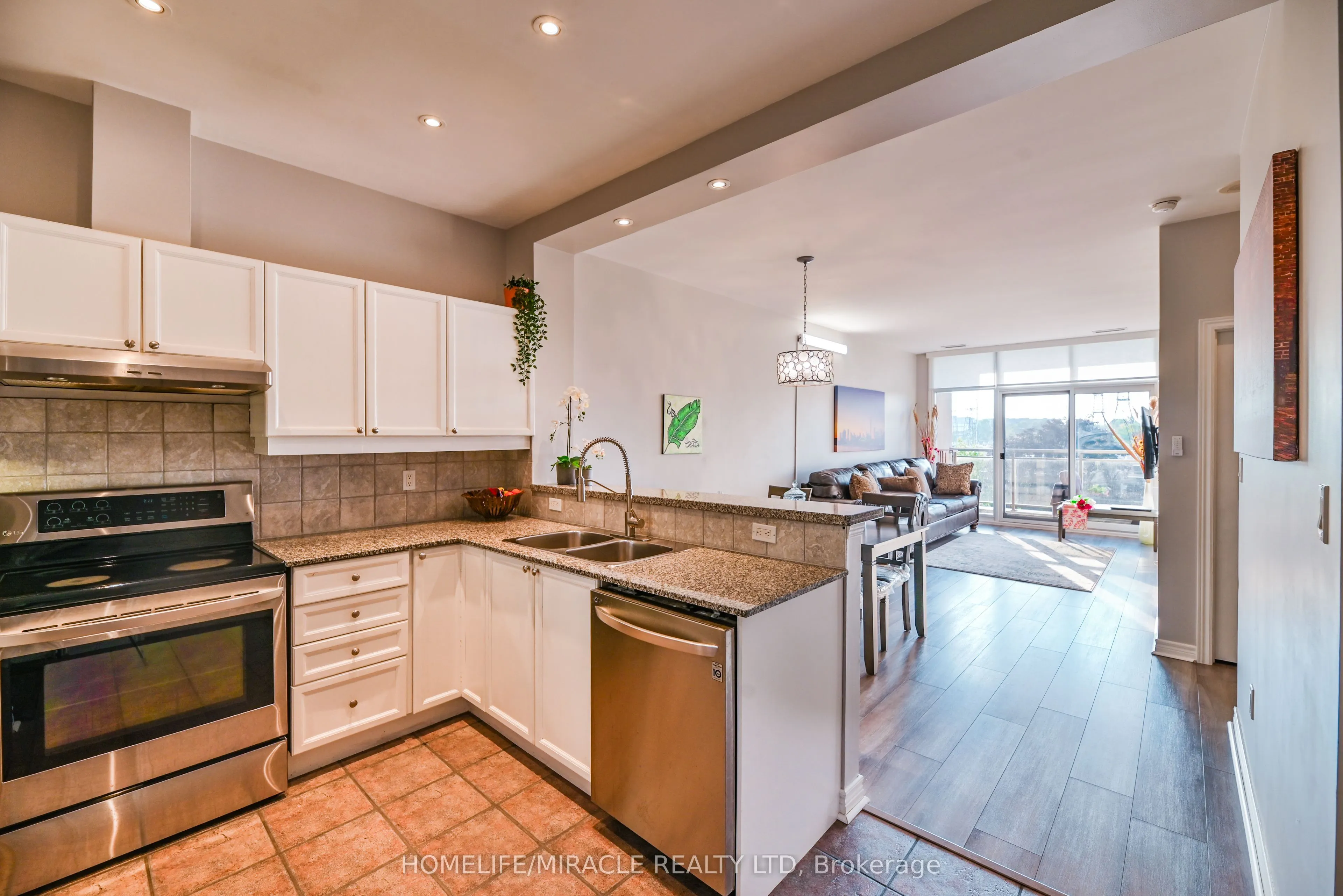 1 Leaside Park Drive, #305
