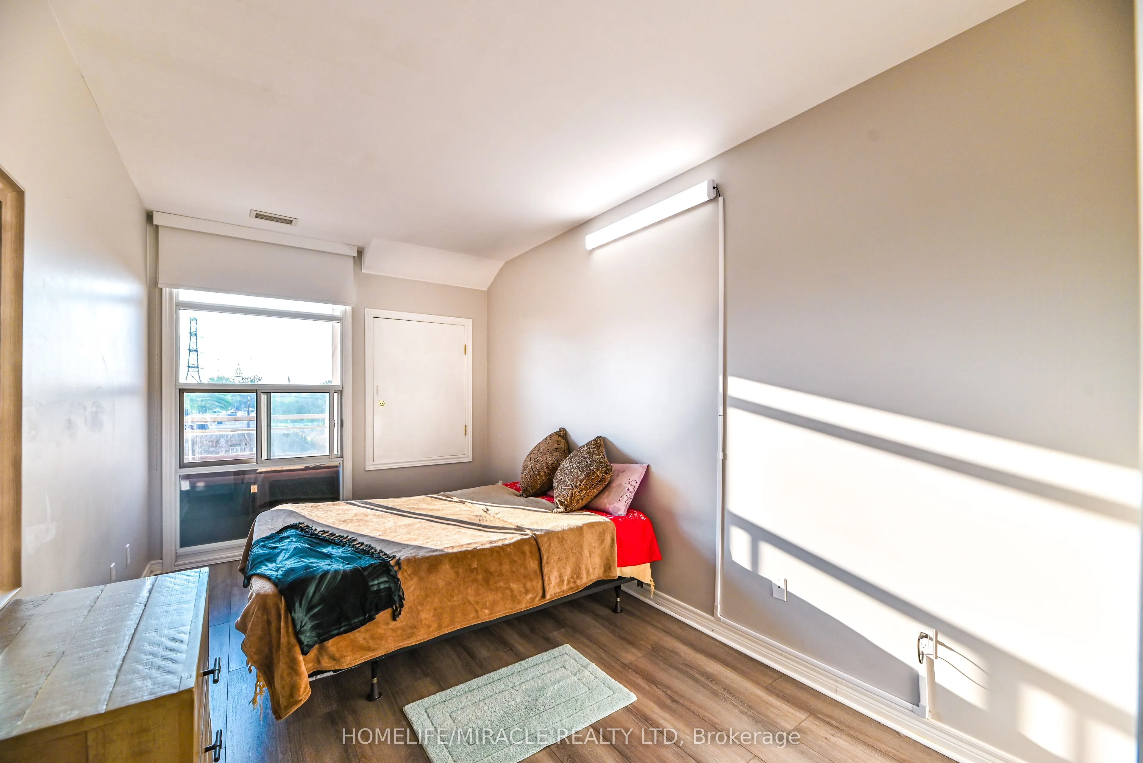 1 Leaside Park Drive, #305