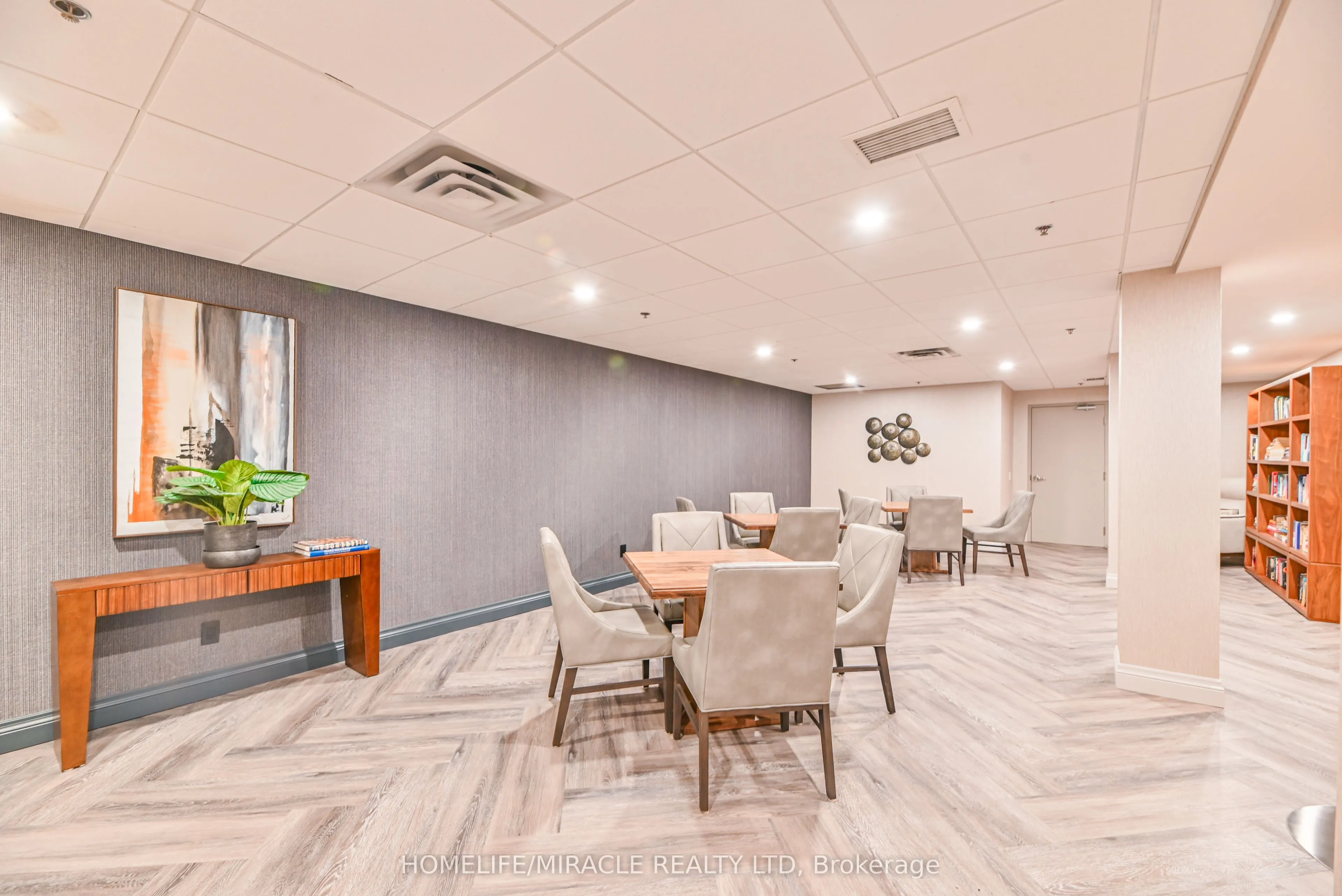 1 Leaside Park Drive, #305