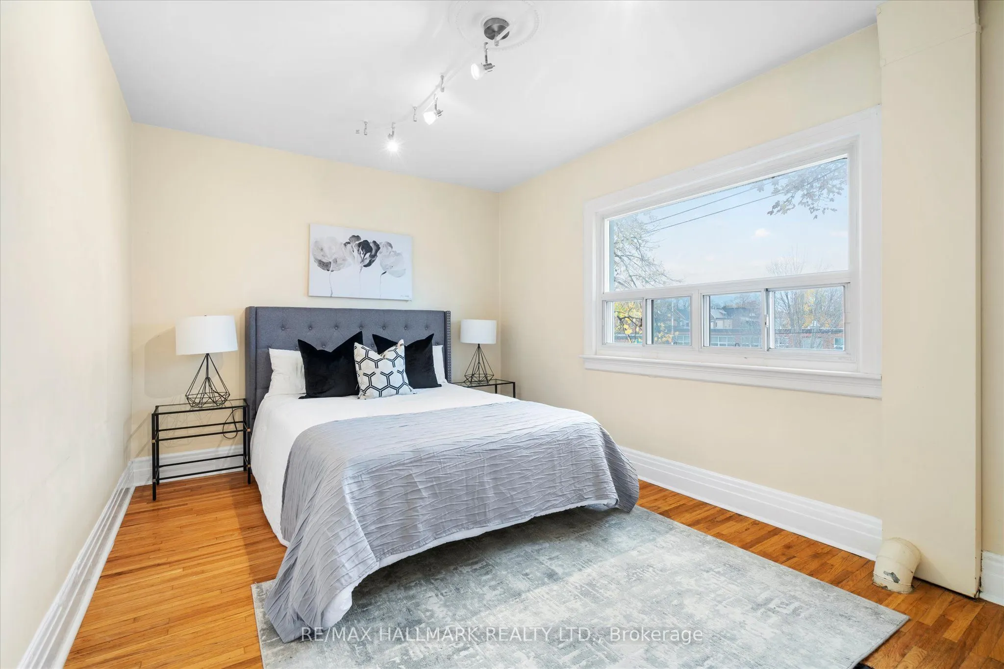 393 Ossington Avenue